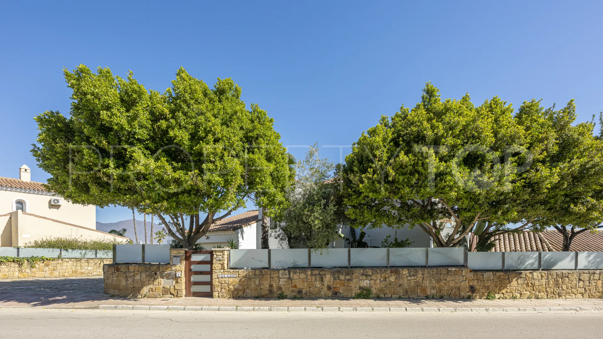 Villa en venta en La Duquesa con 6 dormitorios