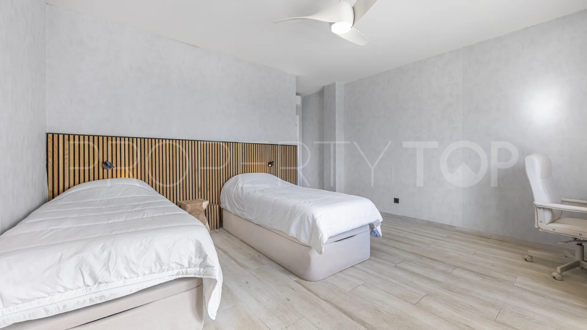 Villa en venta en La Duquesa con 6 dormitorios