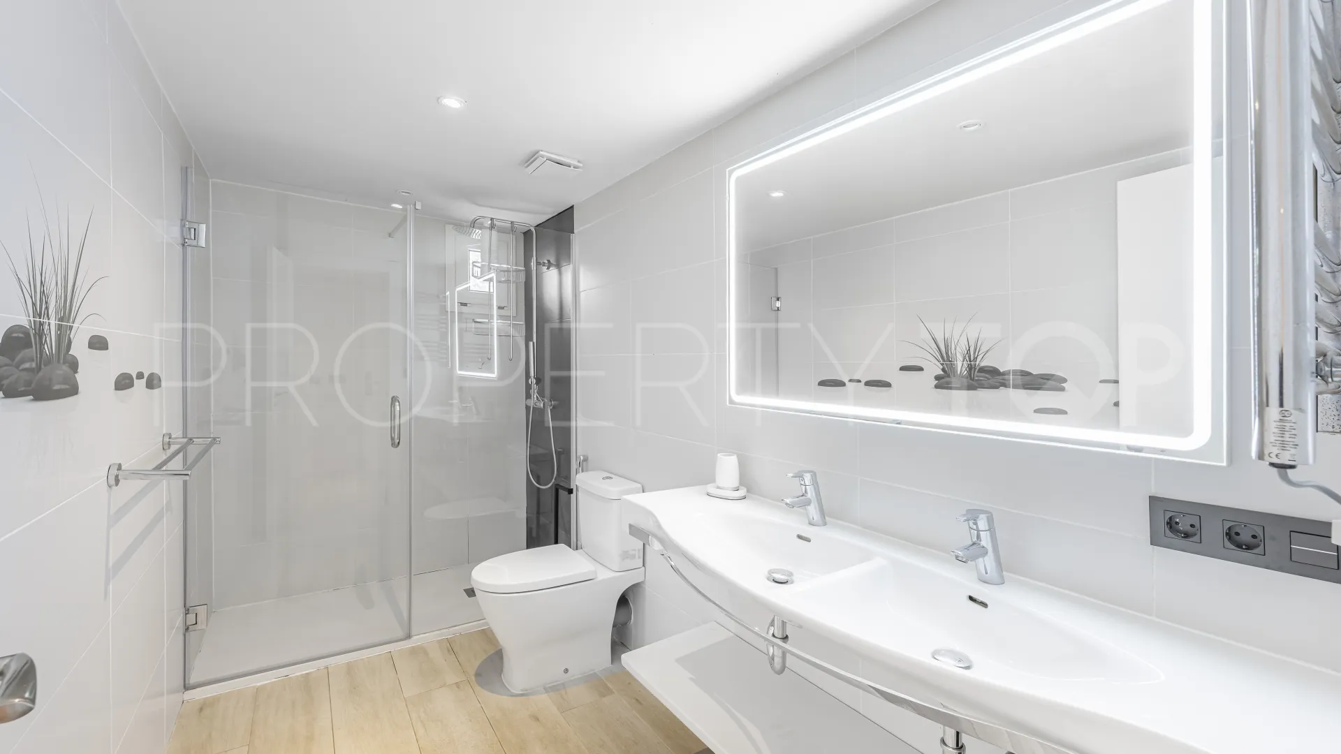 Villa en venta en La Duquesa con 6 dormitorios