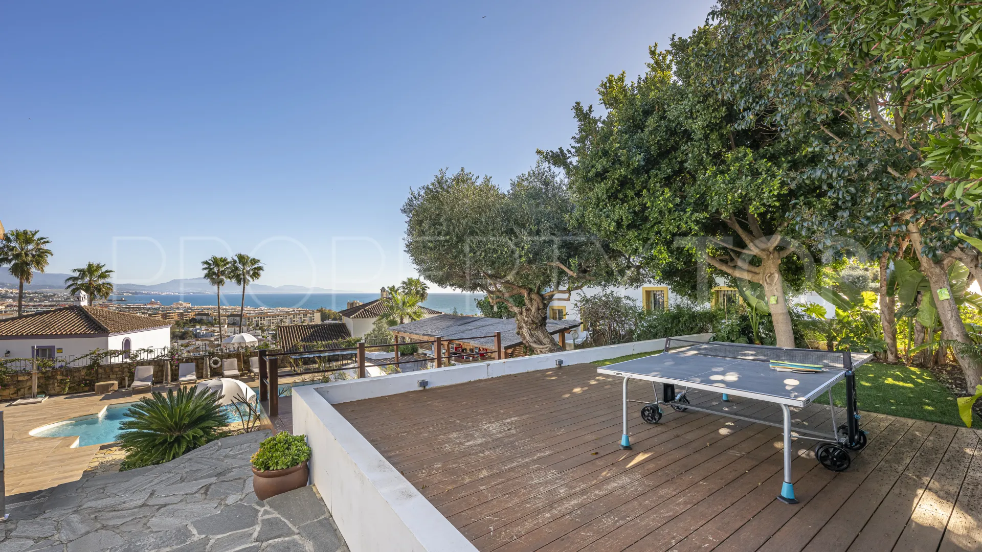 Villa en venta en La Duquesa con 6 dormitorios