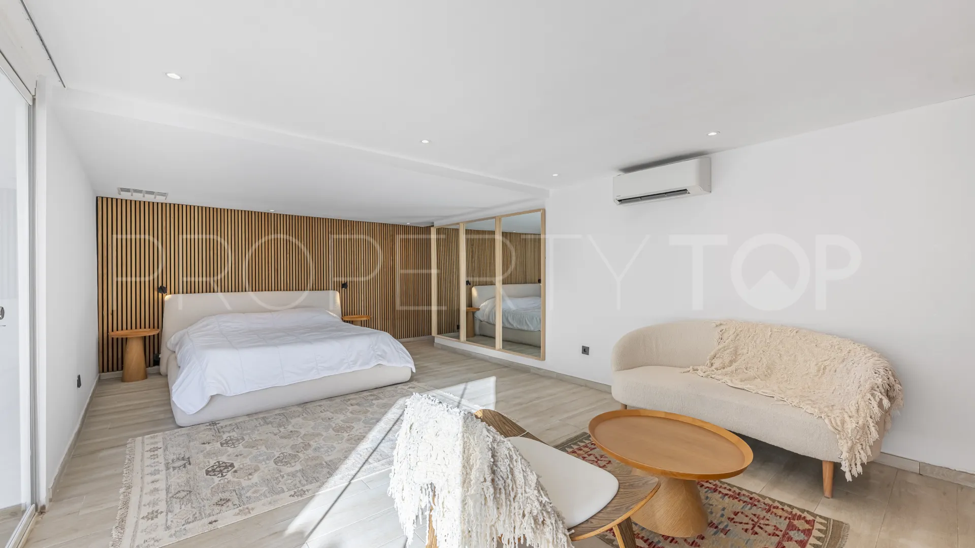 Villa en venta en La Duquesa con 6 dormitorios