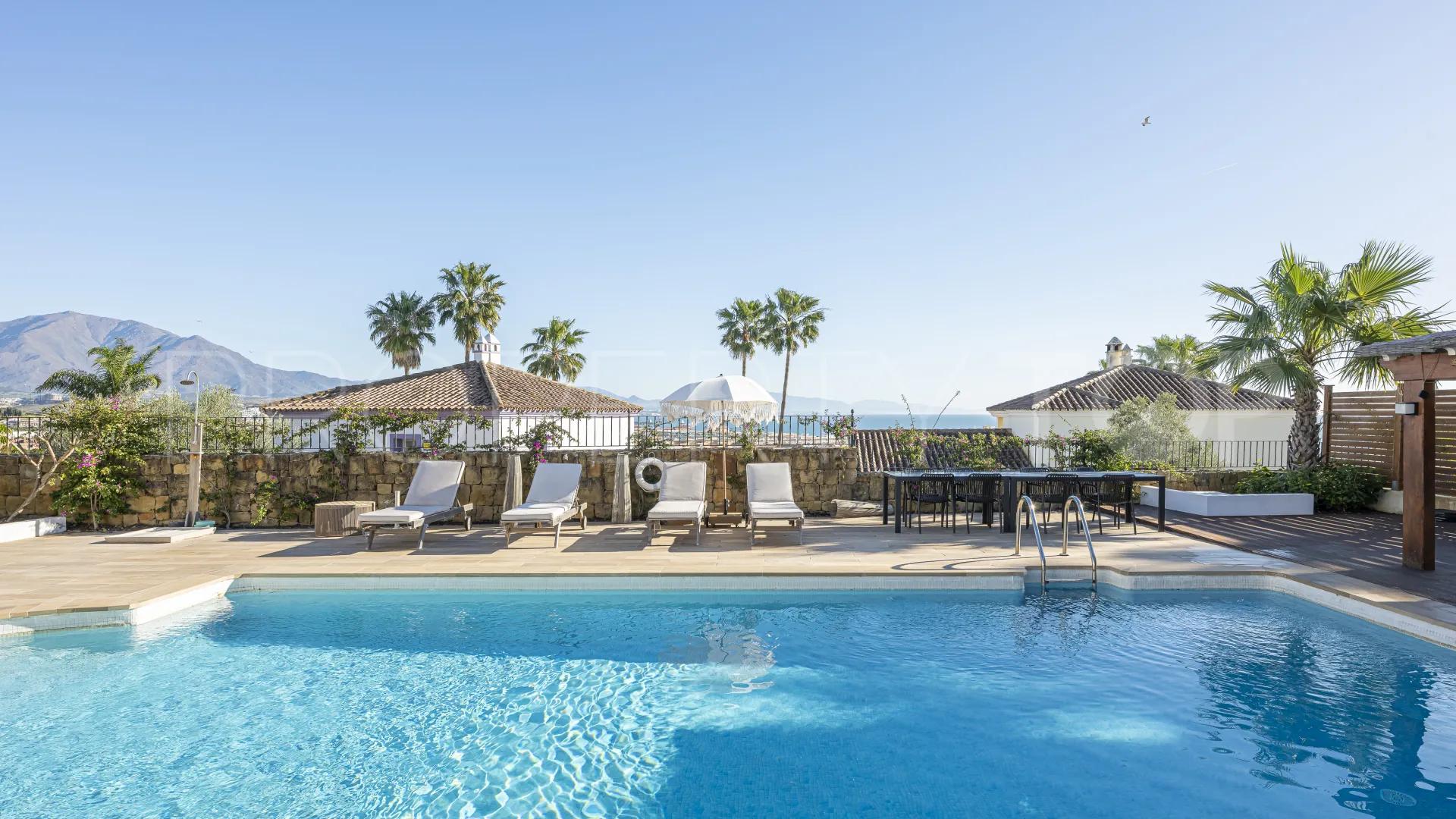 Villa en venta en La Duquesa con 6 dormitorios