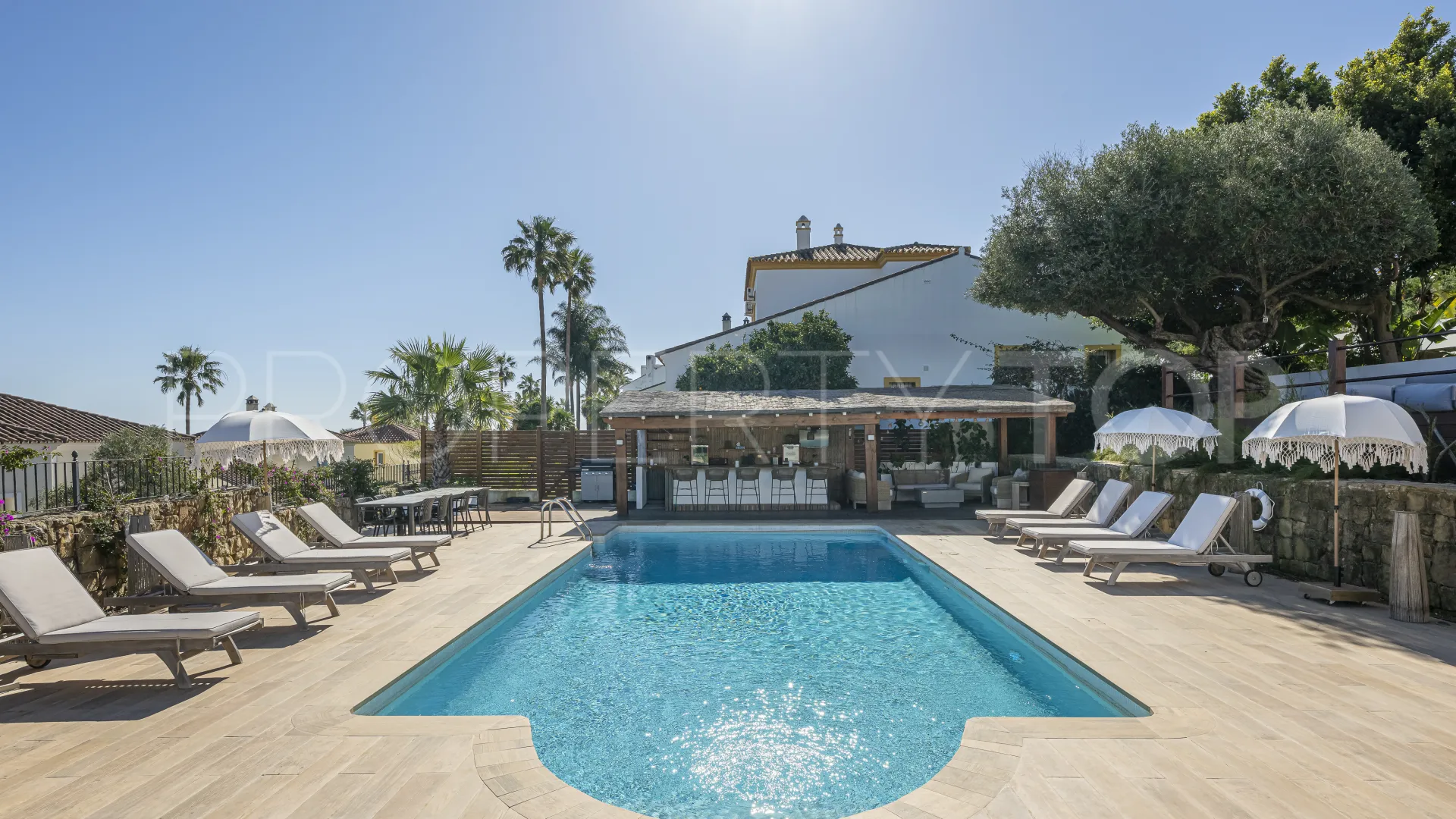 Villa en venta en La Duquesa con 6 dormitorios