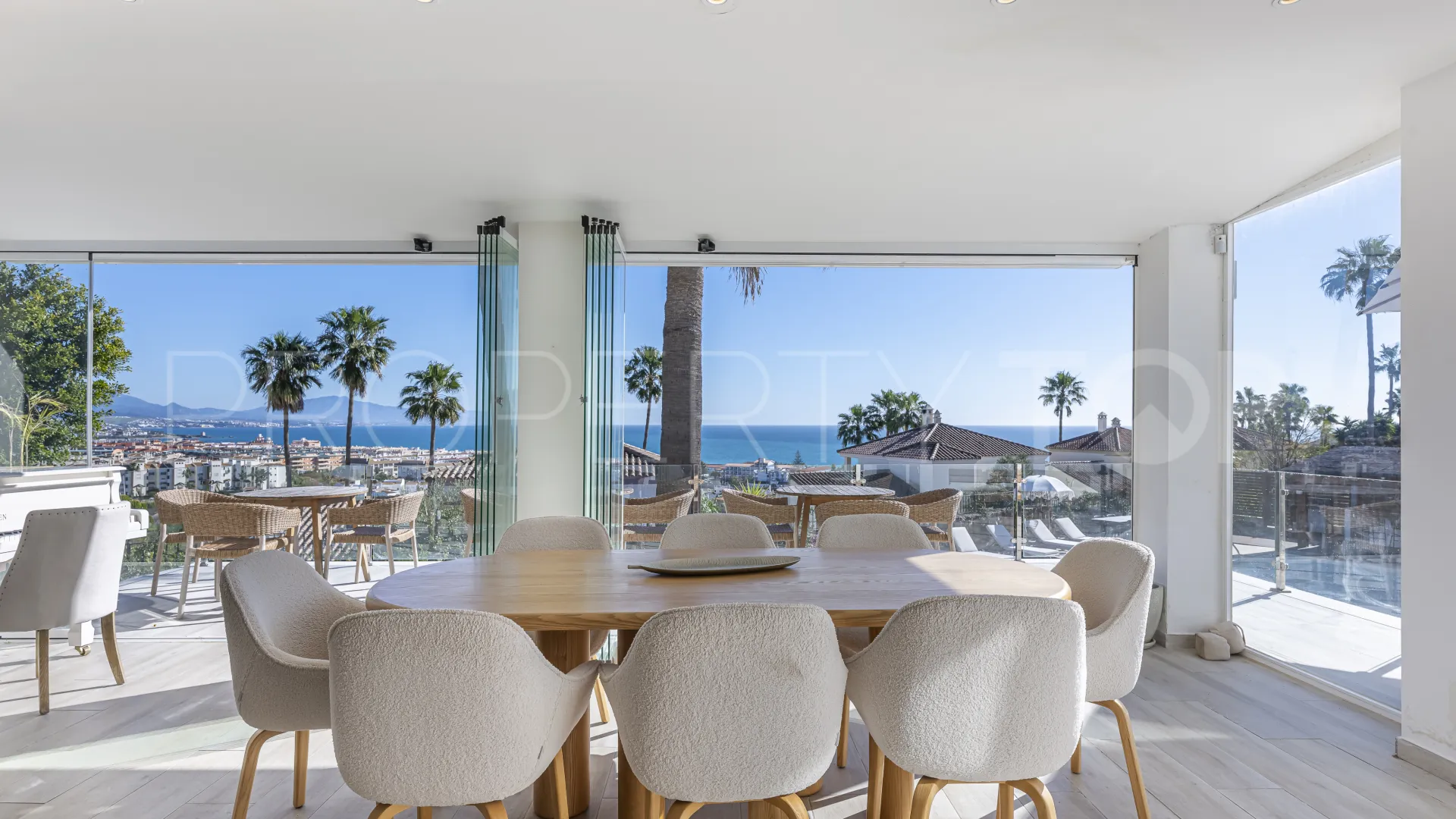 Villa en venta en La Duquesa con 6 dormitorios