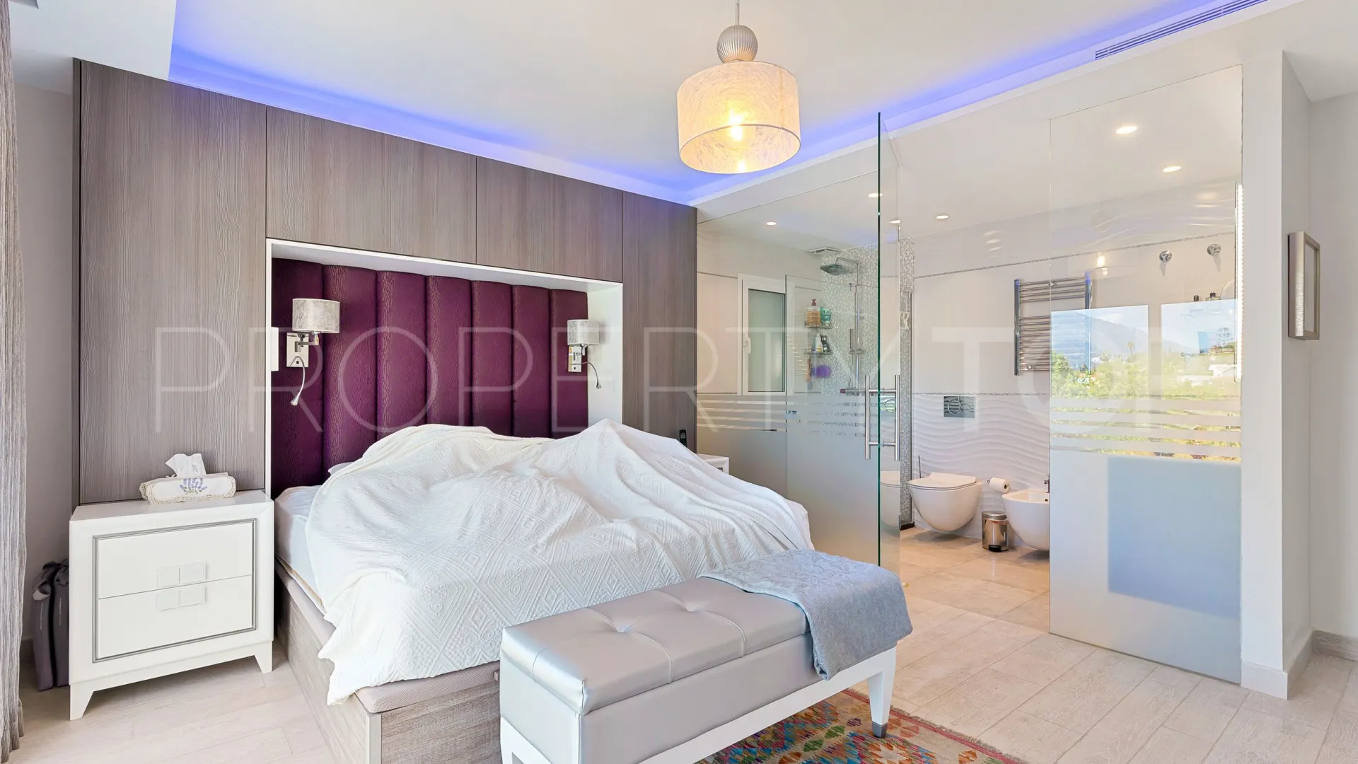 For sale villa in Nueva Andalucia with 5 bedrooms