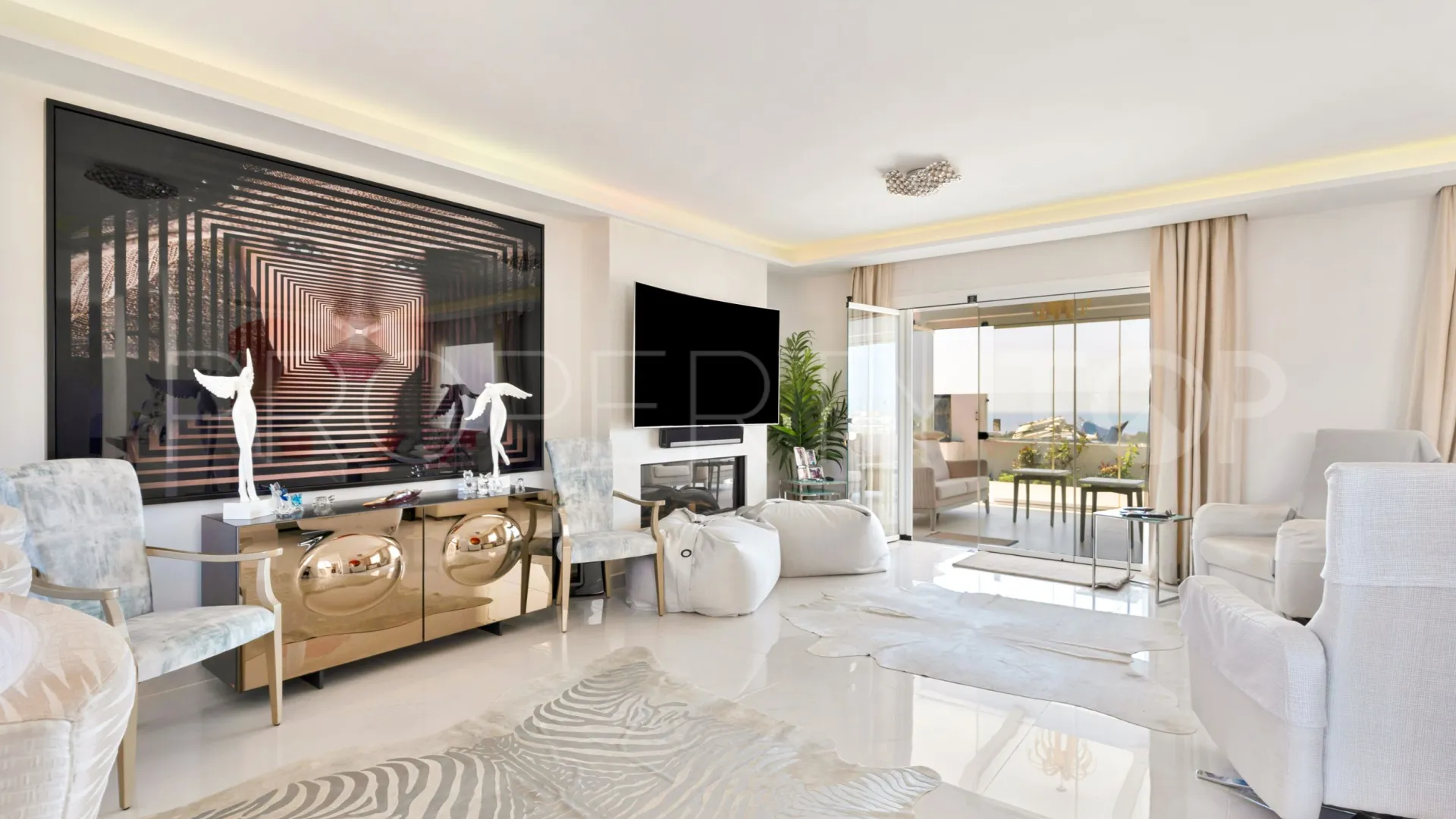 For sale villa in Nueva Andalucia with 5 bedrooms