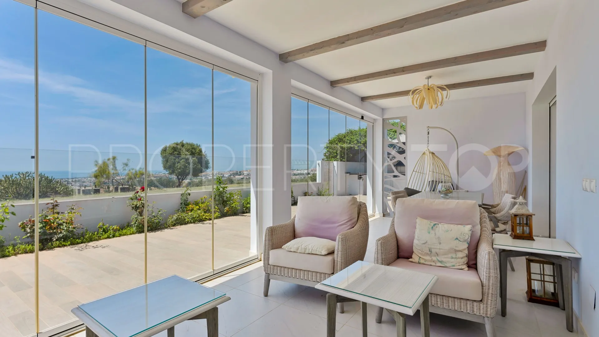 For sale villa in Nueva Andalucia with 5 bedrooms