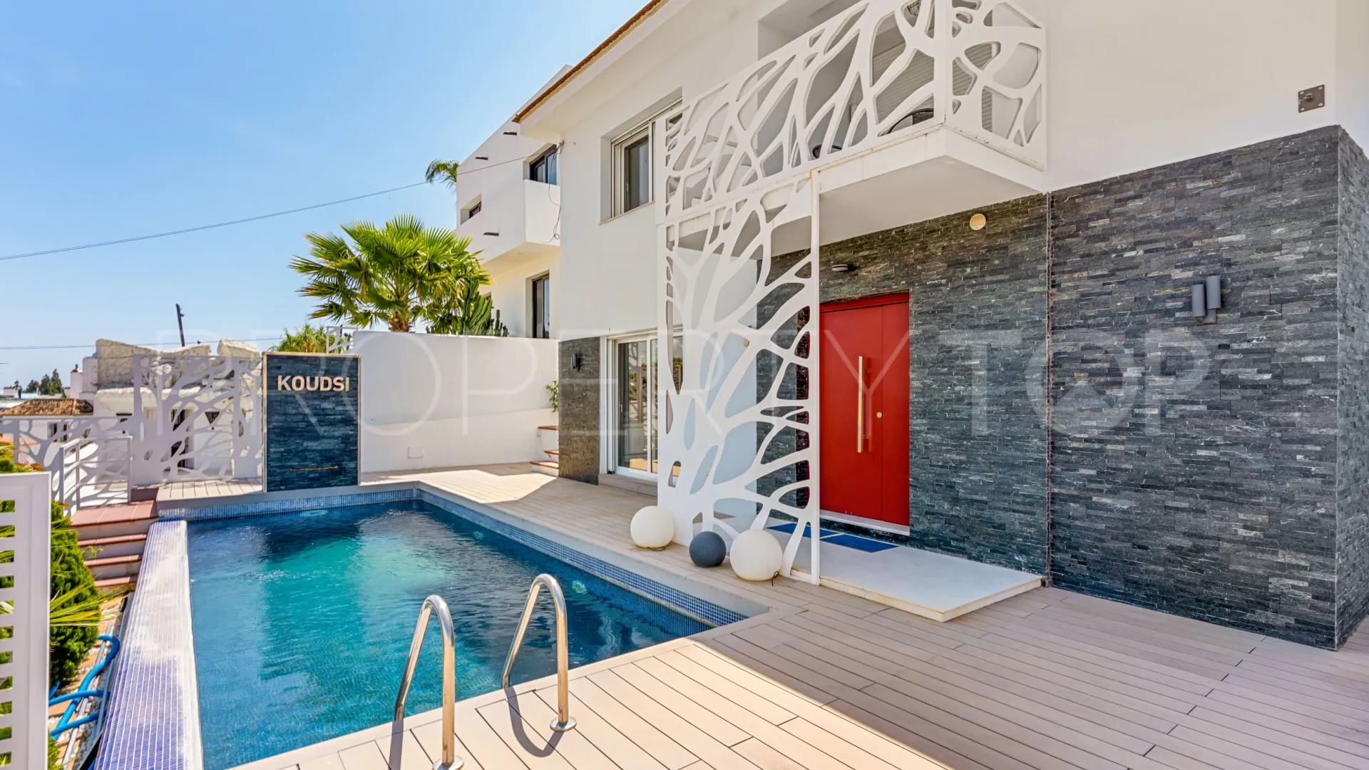 For sale villa in Nueva Andalucia with 5 bedrooms