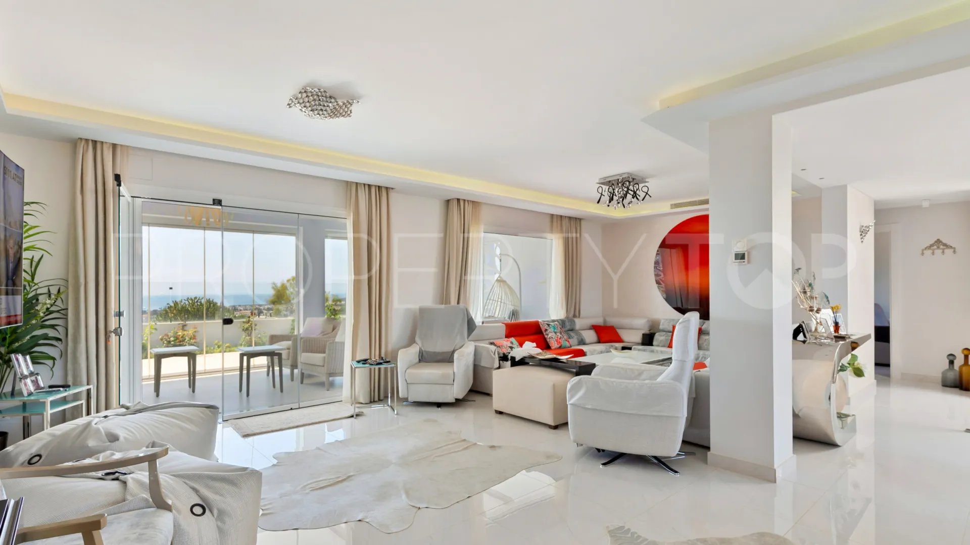 For sale villa in Nueva Andalucia with 5 bedrooms