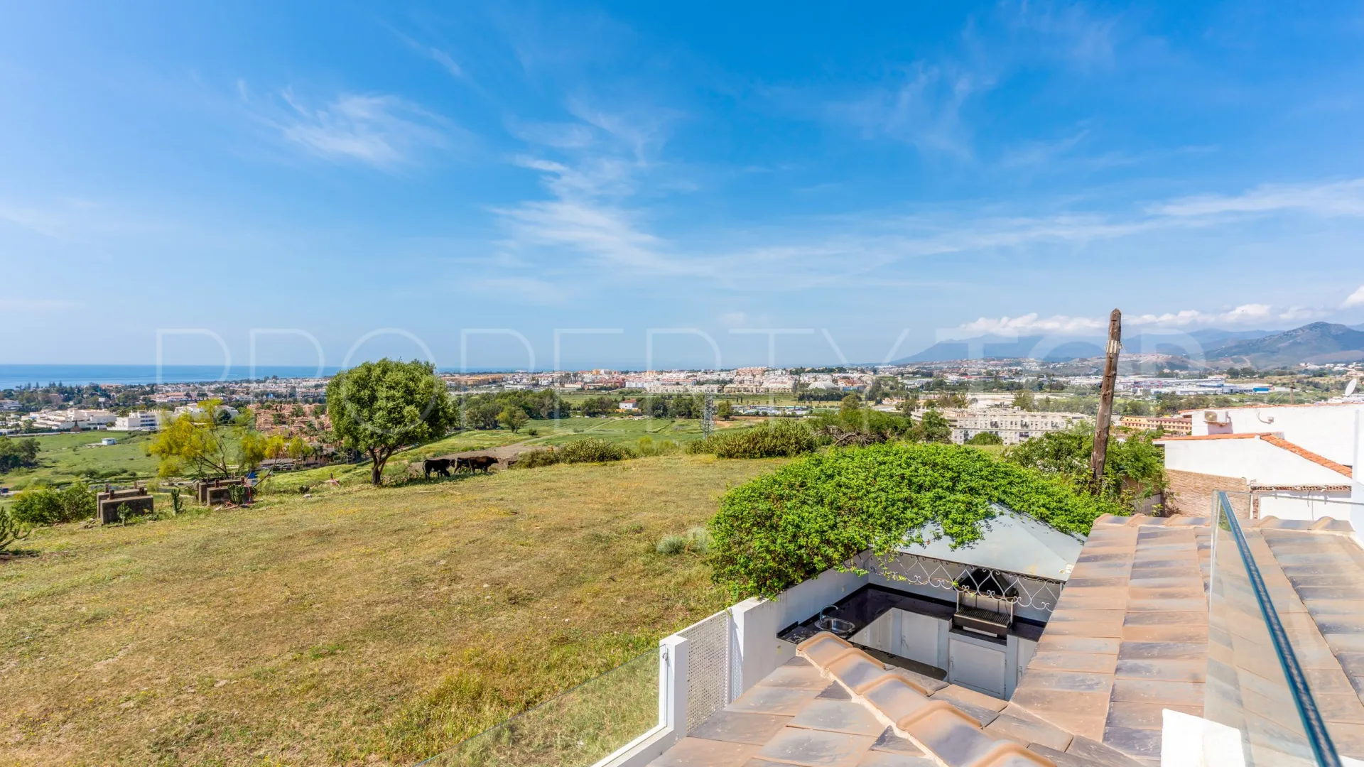 For sale villa in Nueva Andalucia with 5 bedrooms