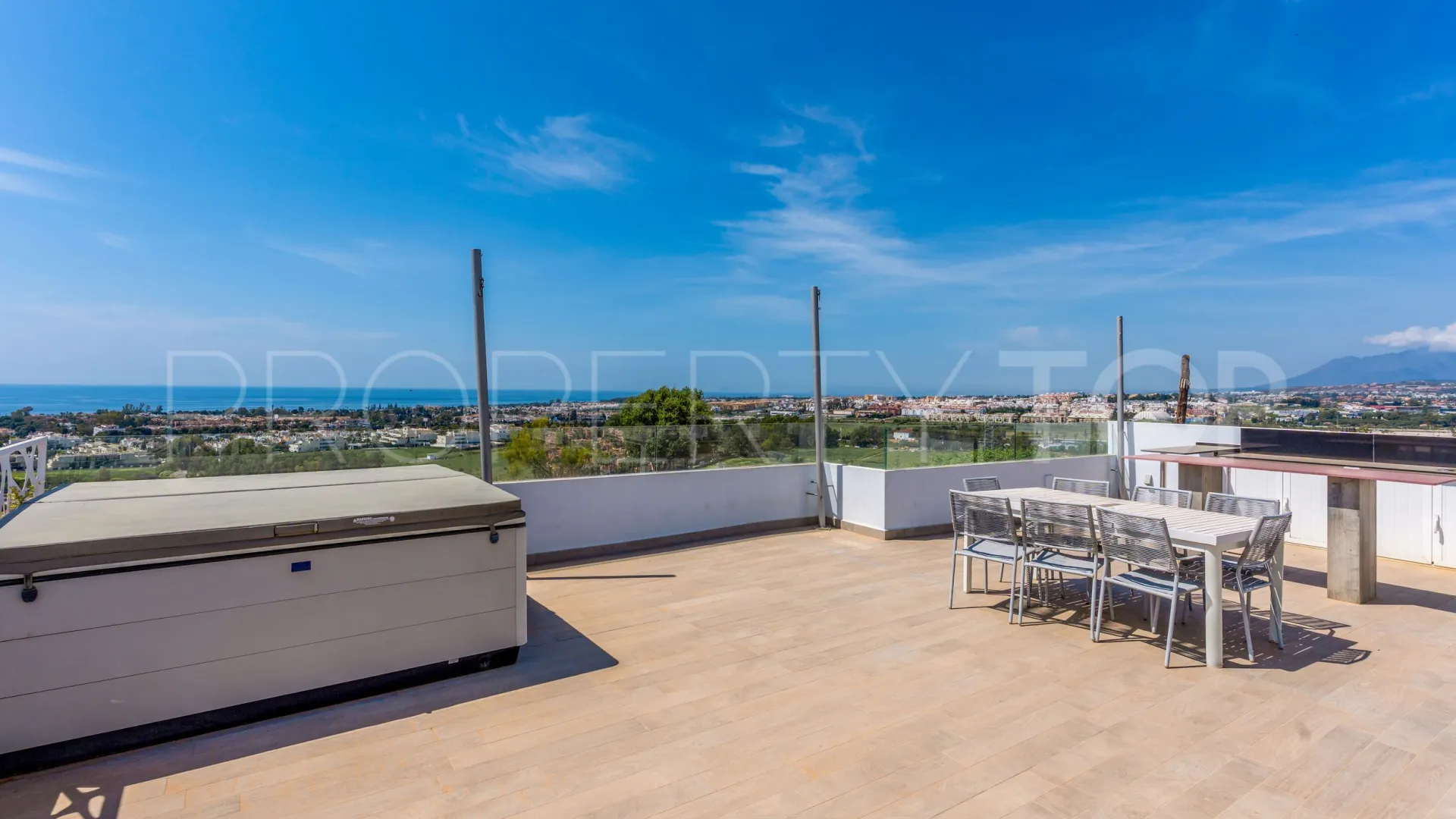 For sale villa in Nueva Andalucia with 5 bedrooms