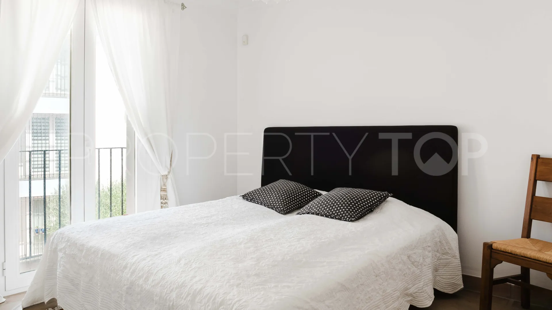 For sale Casares apartment