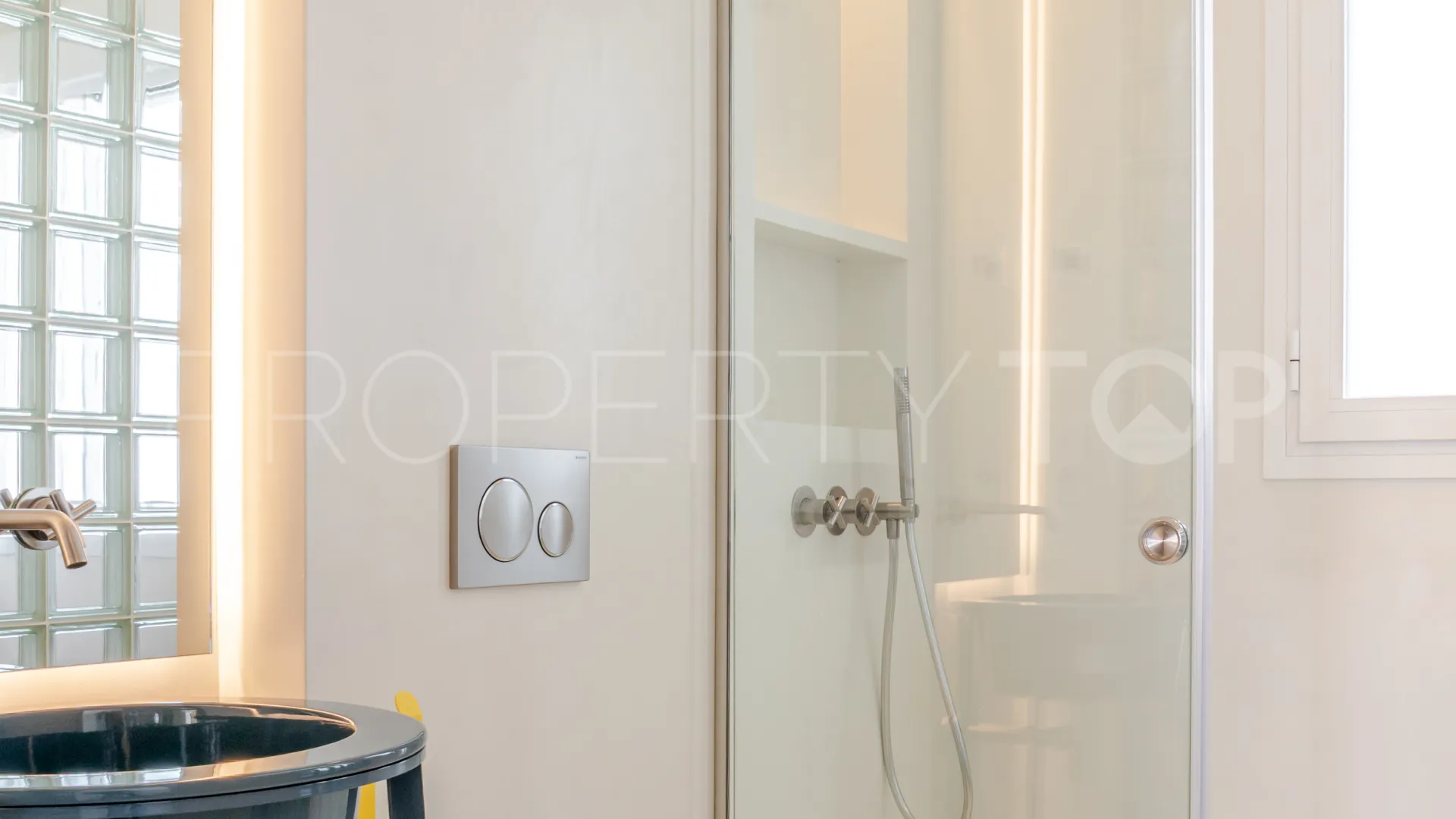 For sale Los Dragos penthouse with 2 bedrooms