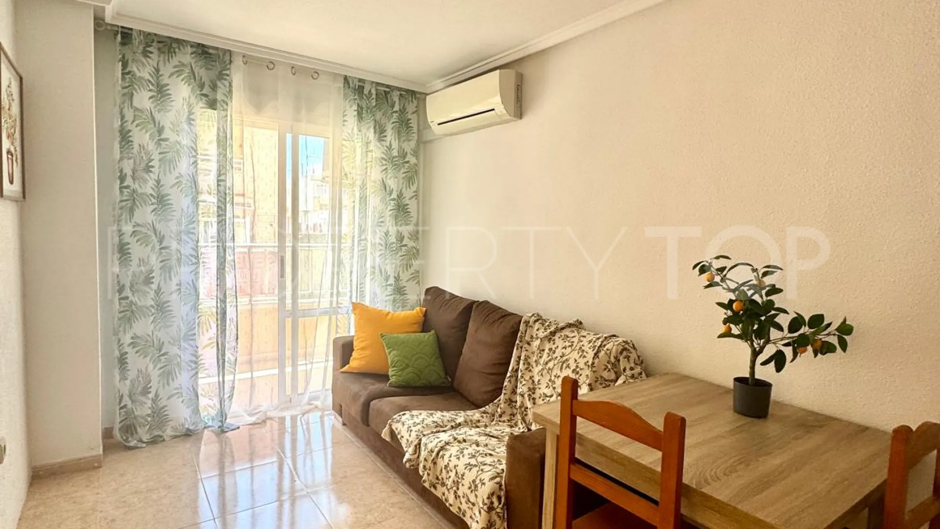 Apartamento a la venta de 2 dormitorios en Torrevieja