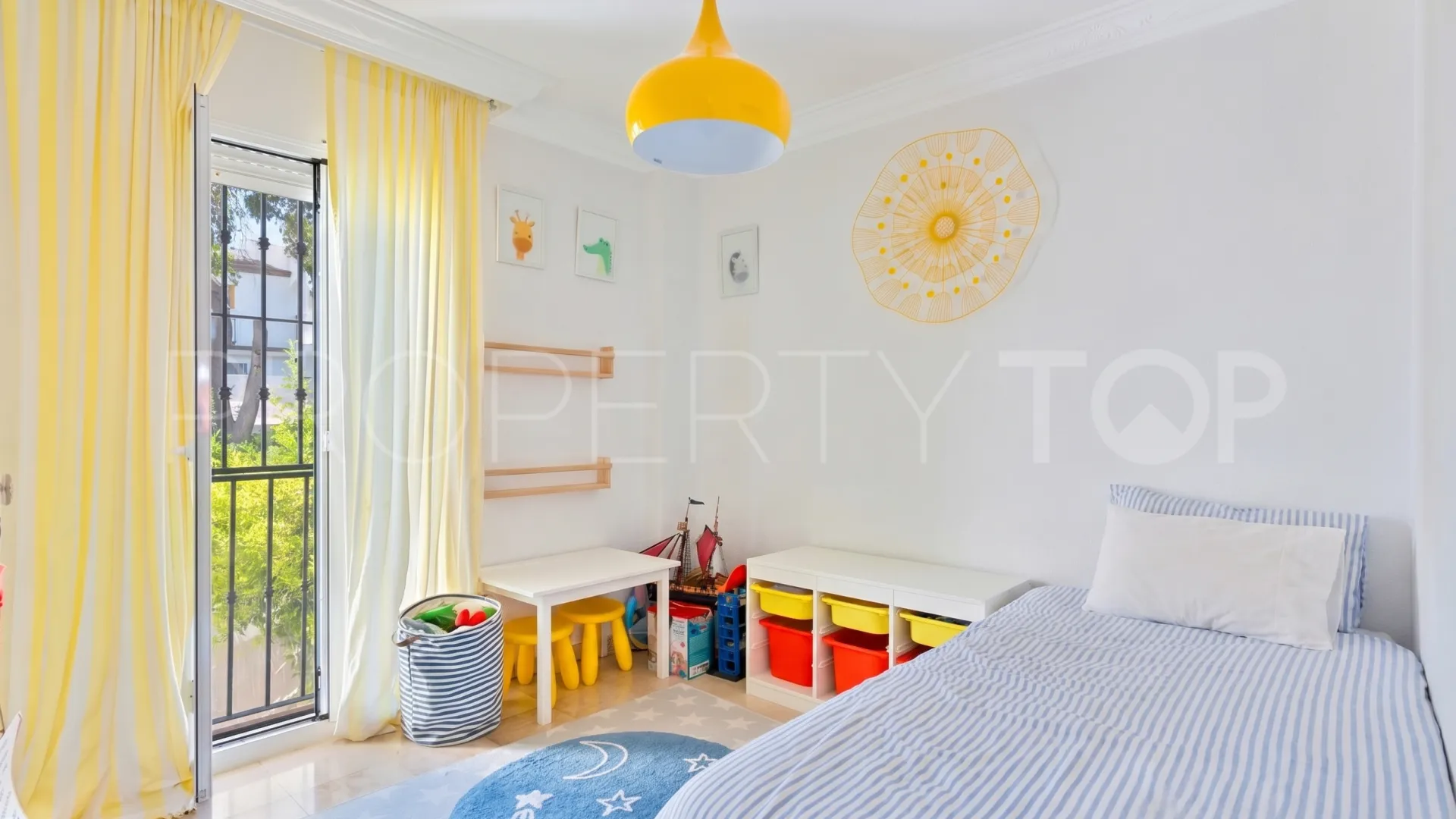 Town house for sale in Costabella with 3 bedrooms
