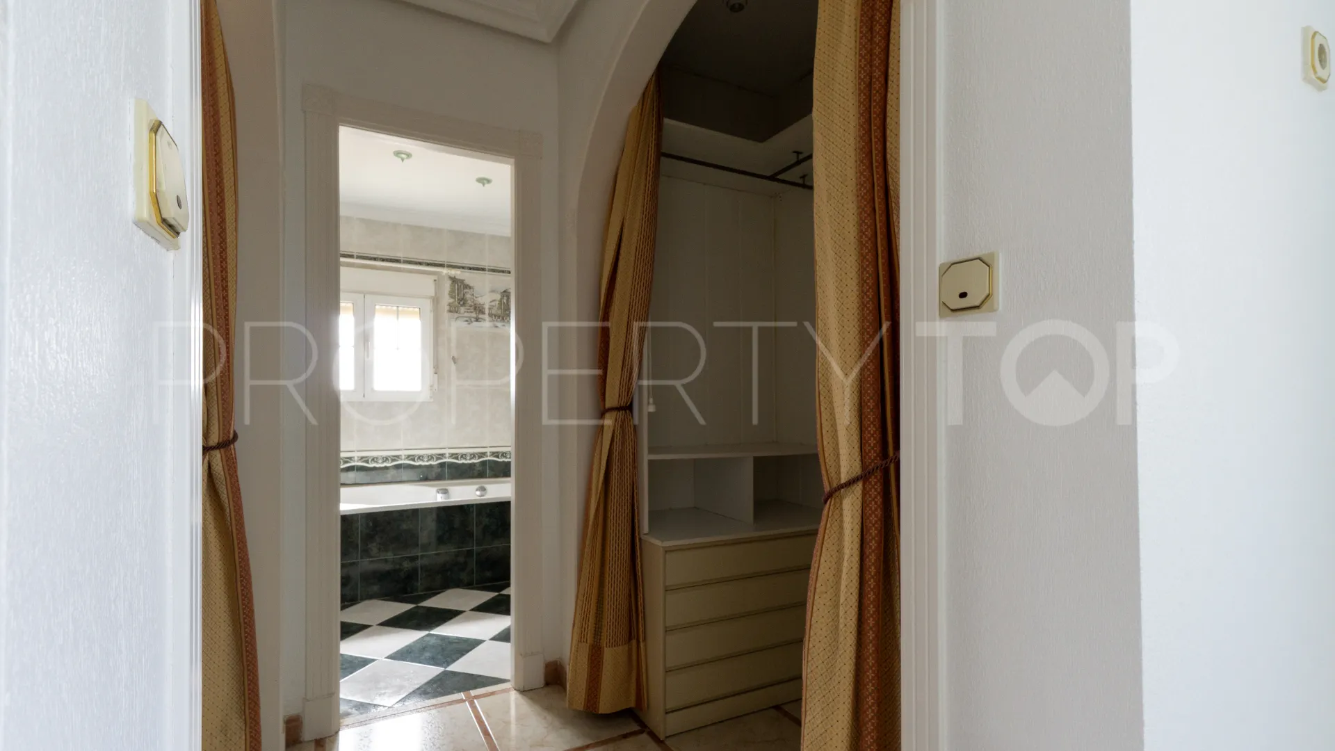 6 bedrooms El Chaparral chalet for sale