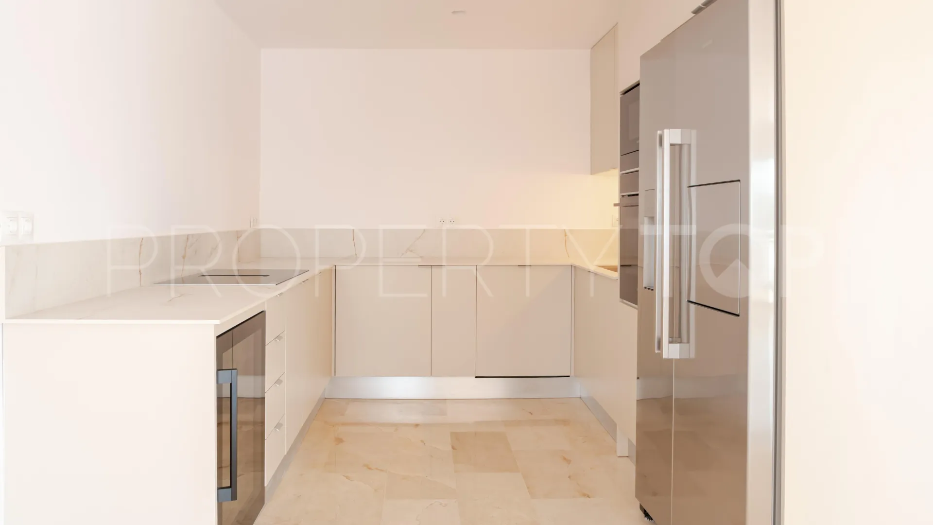 Apartamento en venta de 3 dormitorios en Estepona Este
