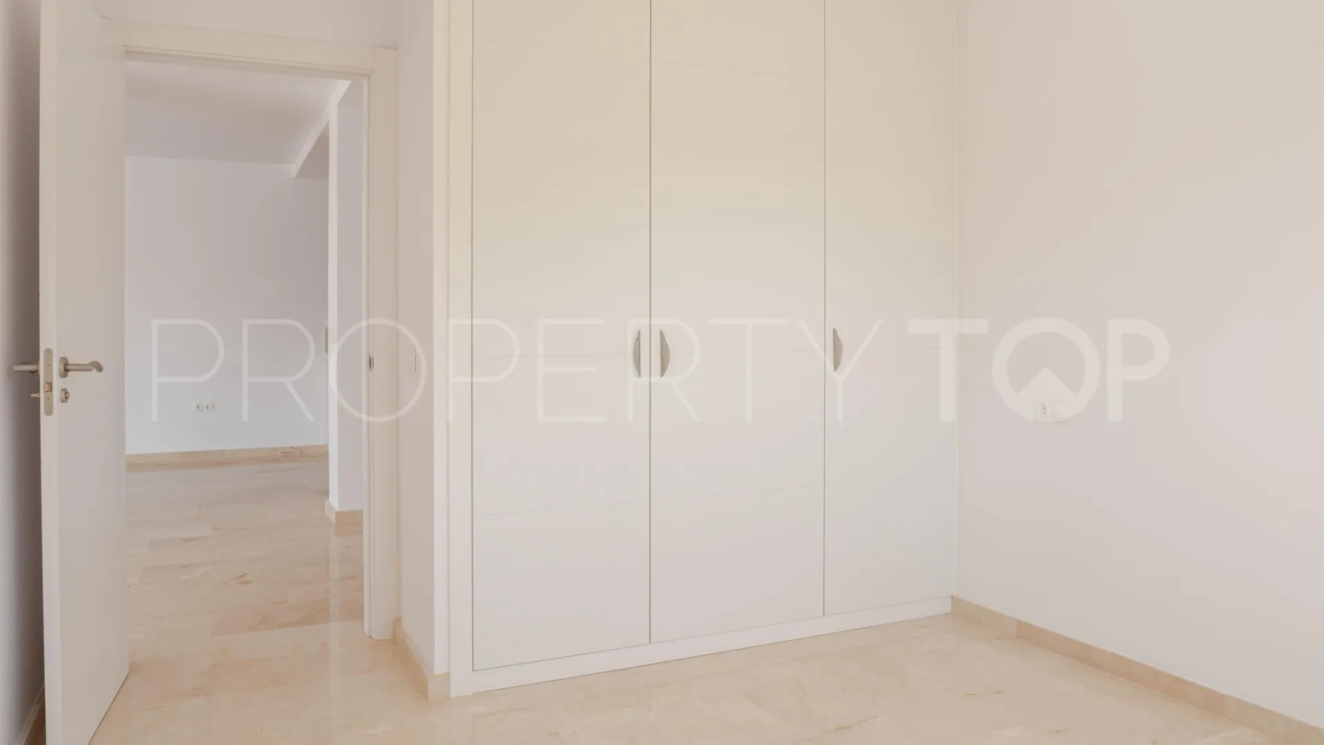 Apartamento en venta de 3 dormitorios en Estepona Este