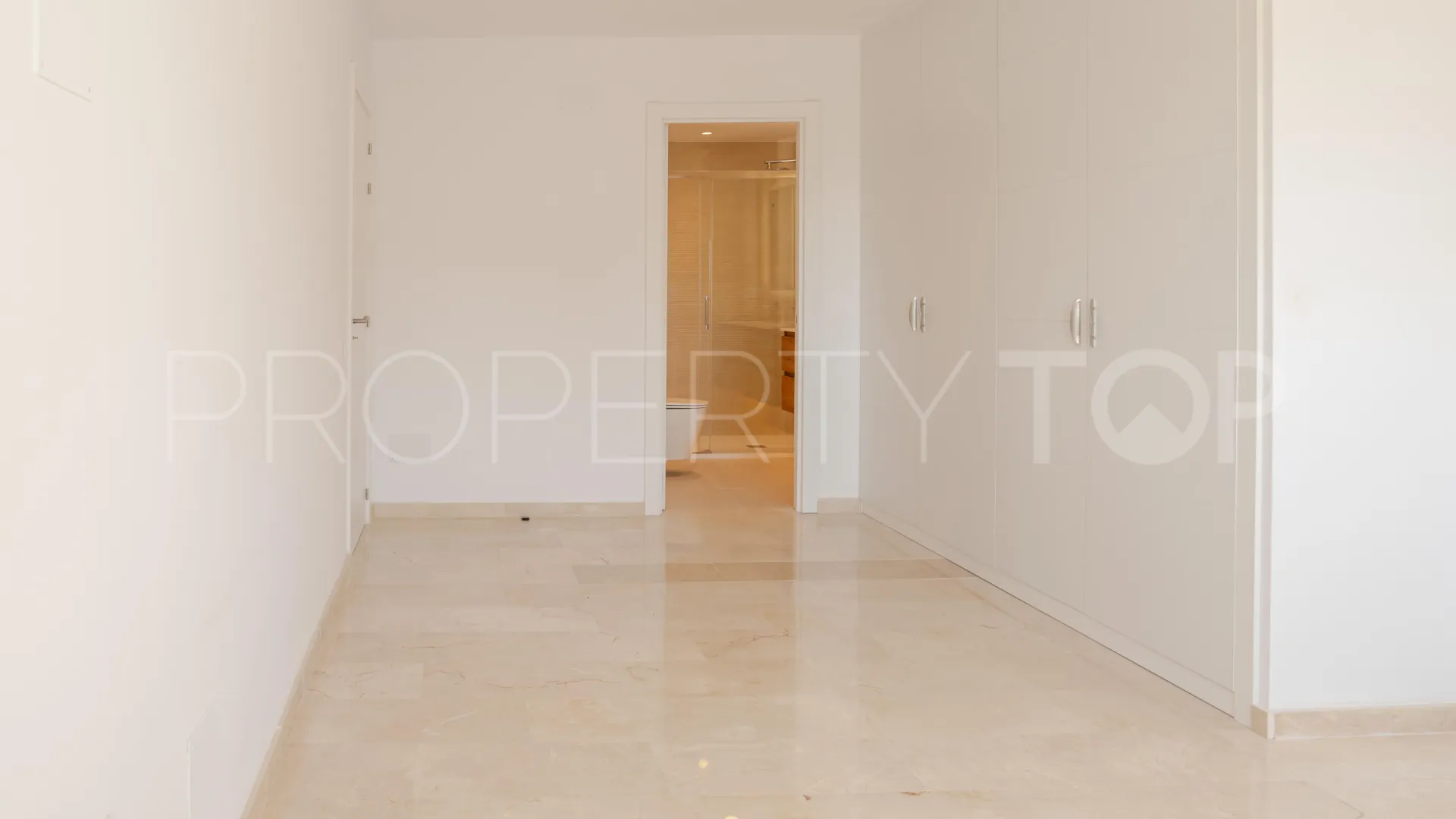 Apartamento en venta de 3 dormitorios en Estepona Este