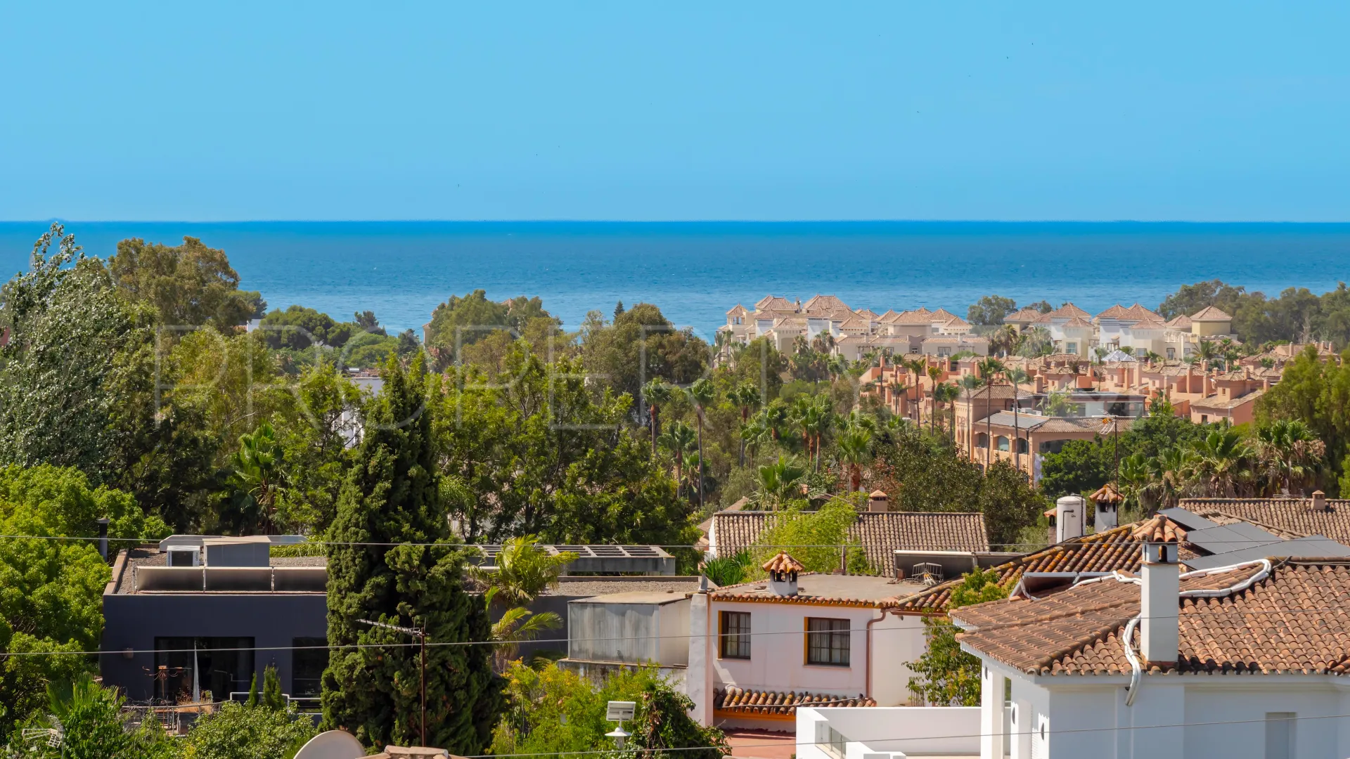Apartamento en venta de 3 dormitorios en Estepona Este