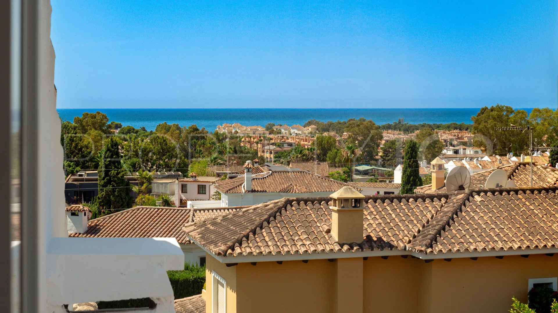 Apartamento en venta de 3 dormitorios en Estepona Este