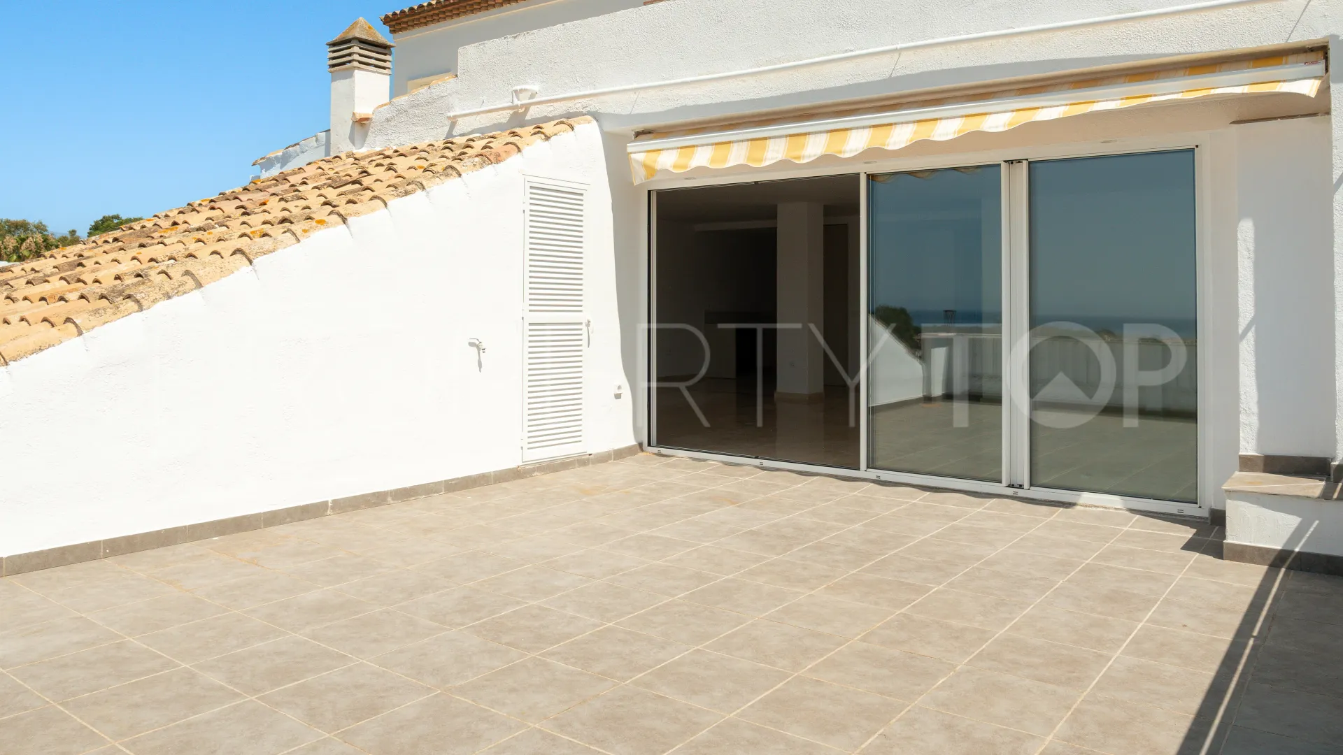 Apartamento en venta de 3 dormitorios en Estepona Este
