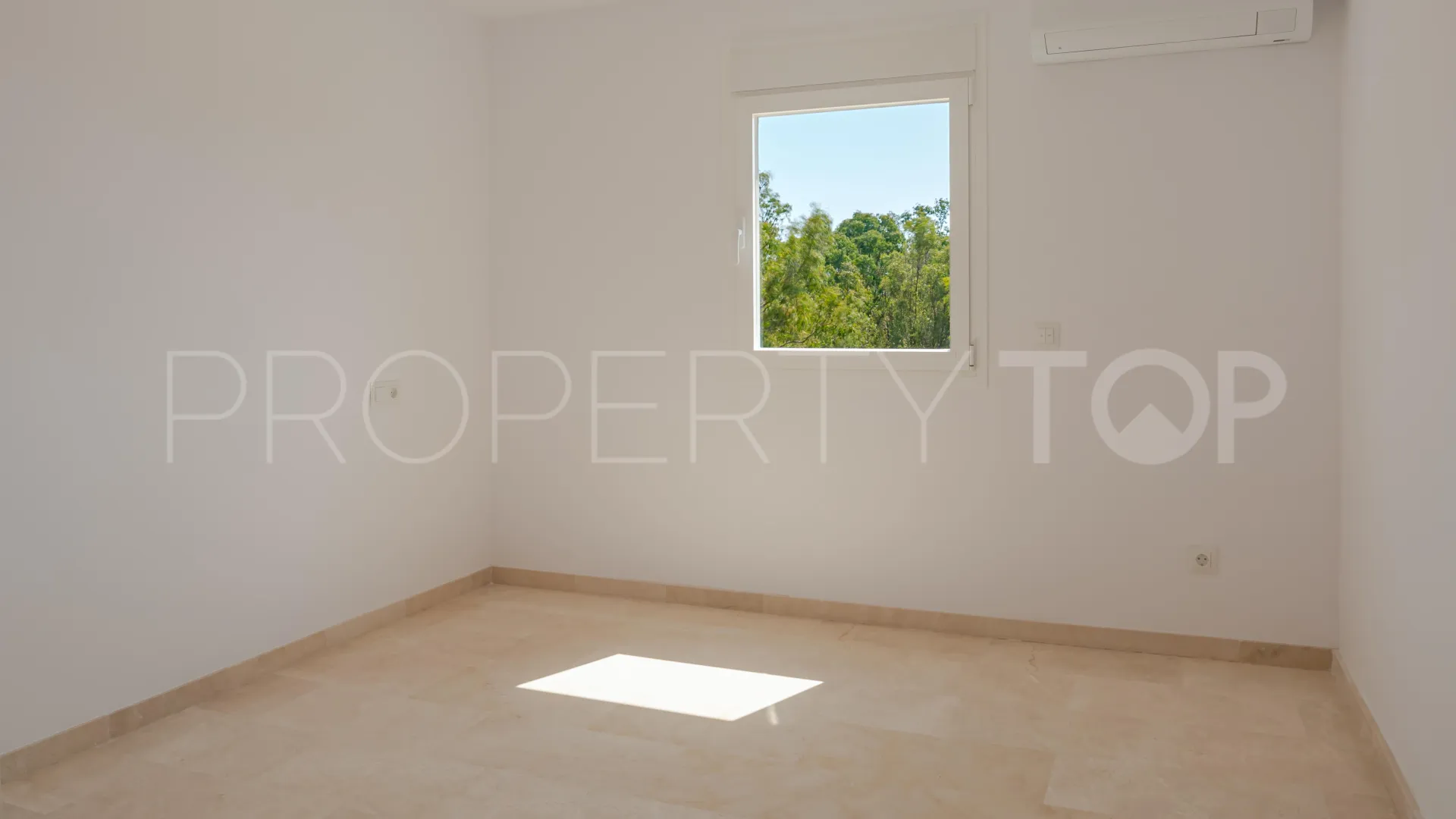 Apartamento en venta de 3 dormitorios en Estepona Este
