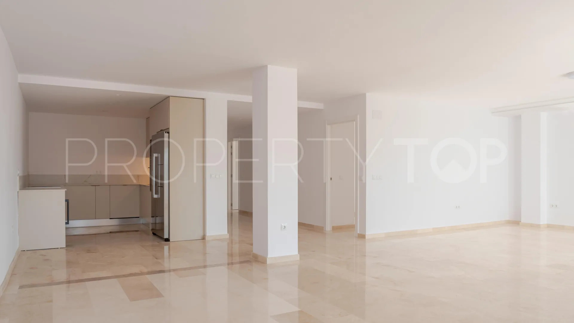 Apartamento en venta de 3 dormitorios en Estepona Este