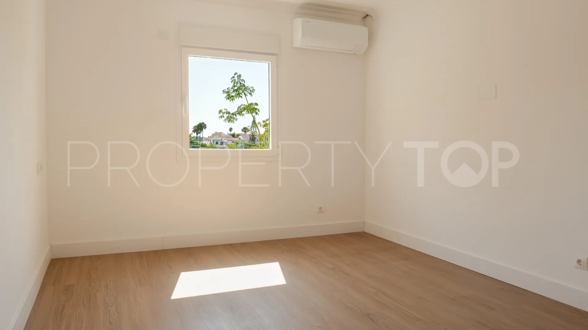 Se vende apartamento en Estepona Este
