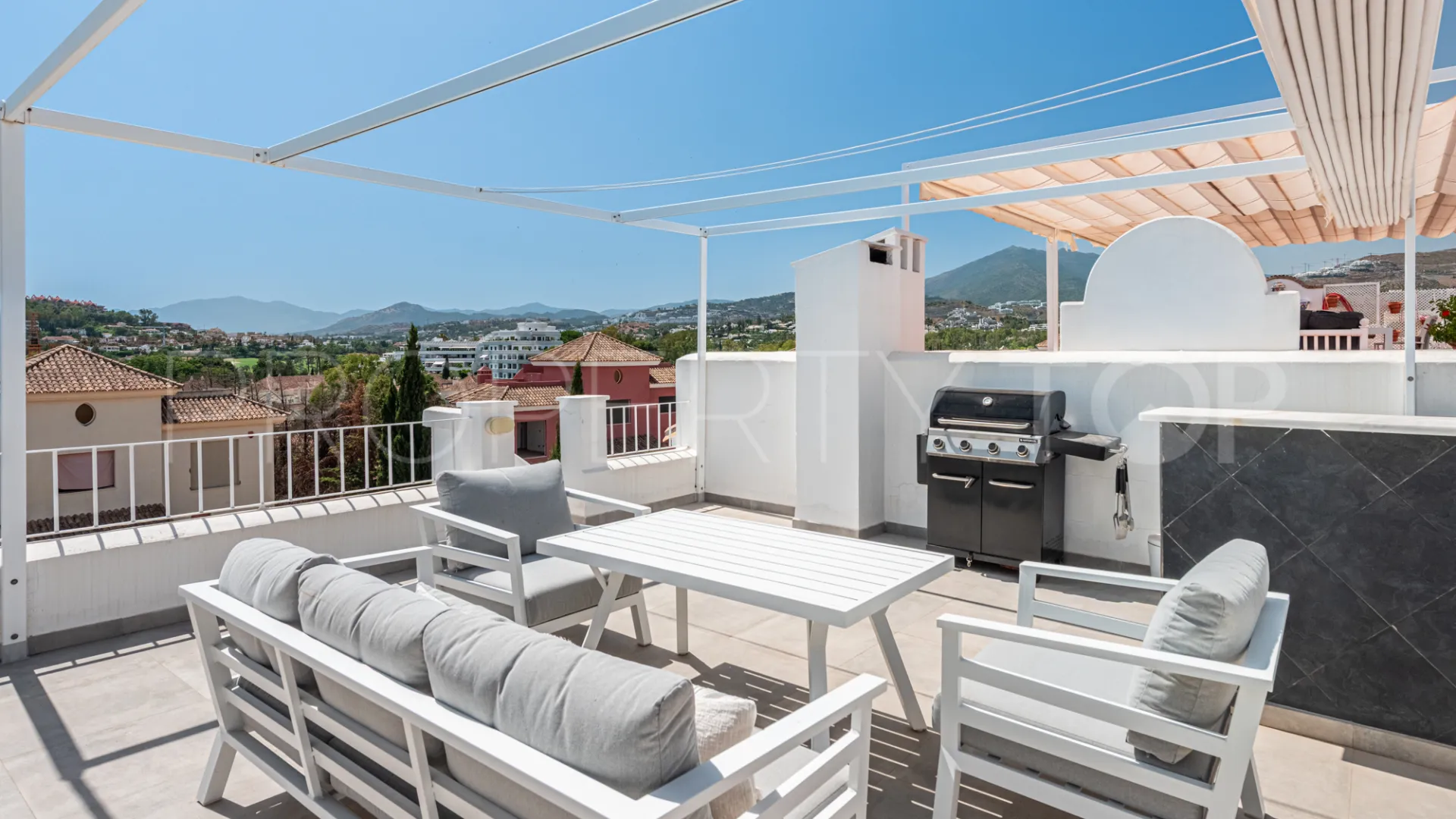 For sale town house in Aloha Pueblo with 3 bedrooms