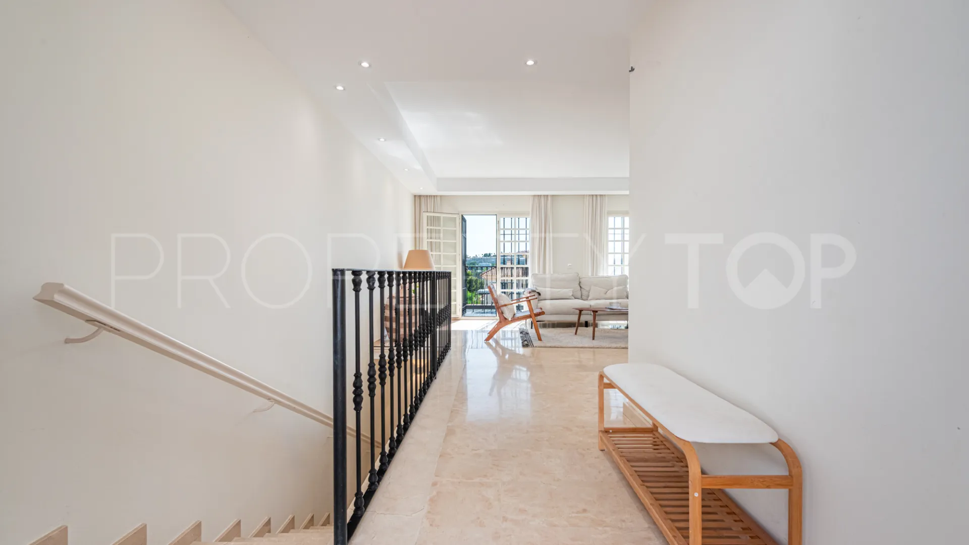 For sale town house in Aloha Pueblo with 3 bedrooms