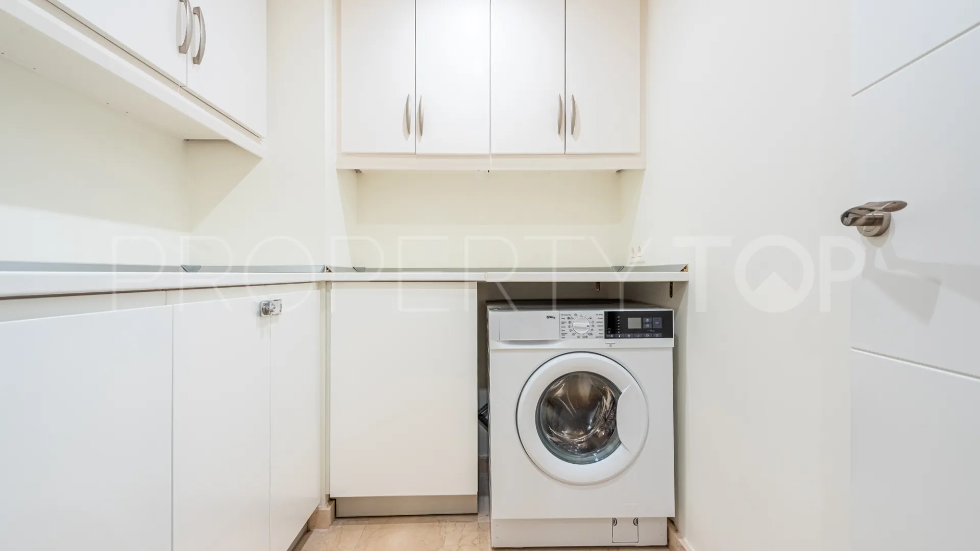 For sale town house in Aloha Pueblo with 3 bedrooms