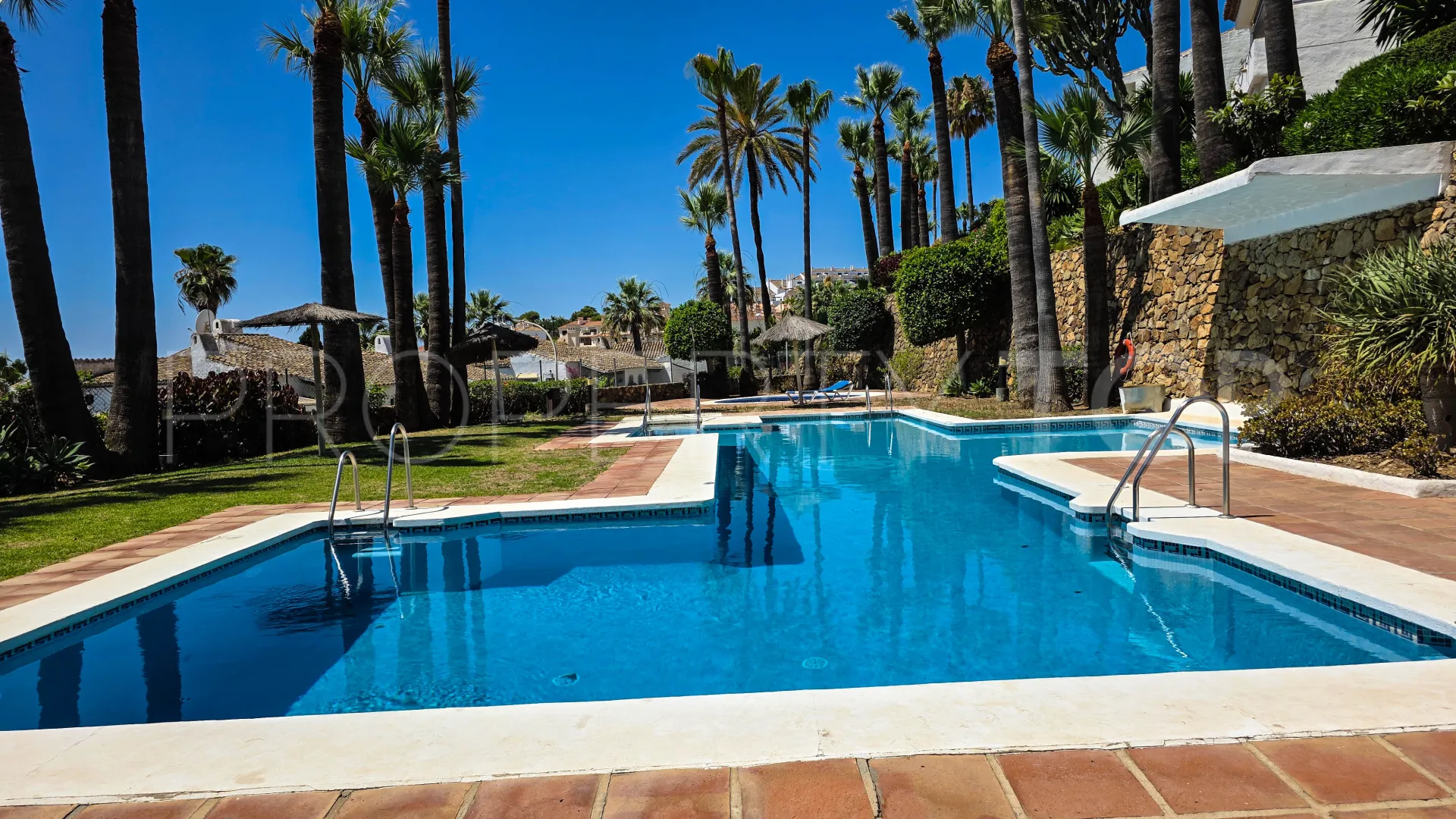 Town house for sale in La Duquesa