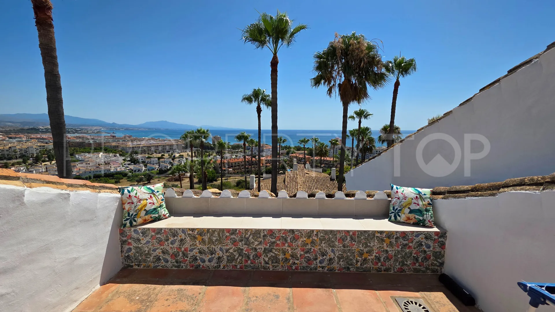Town house for sale in La Duquesa