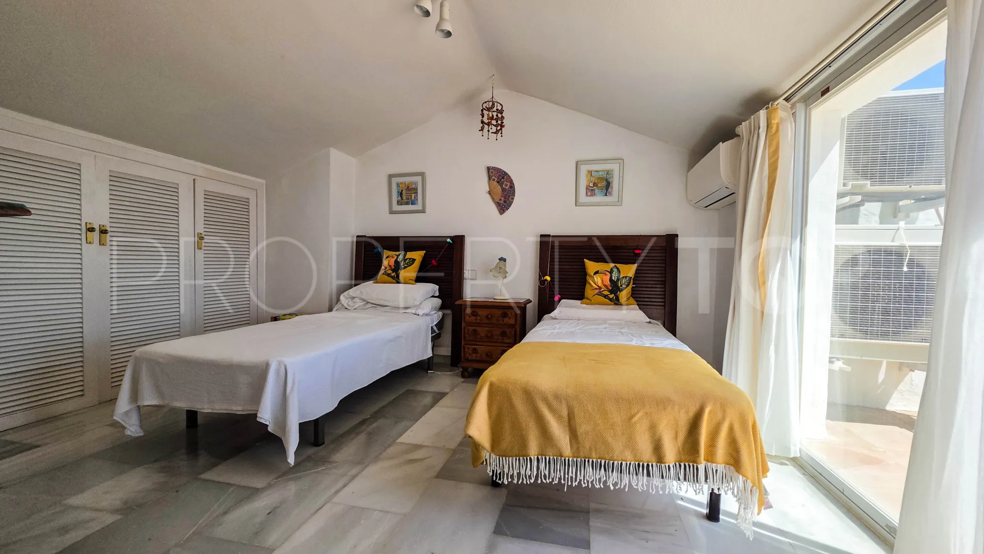 Town house for sale in La Duquesa