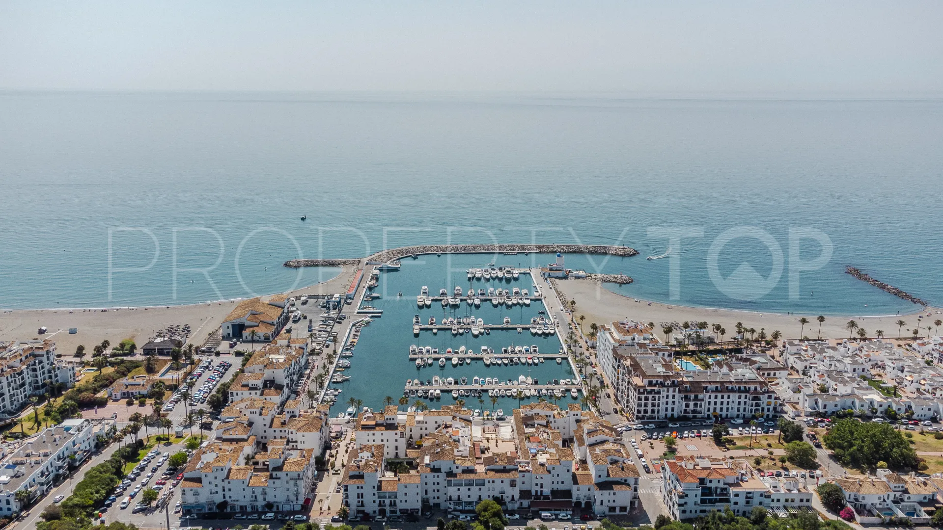 Town house for sale in La Duquesa