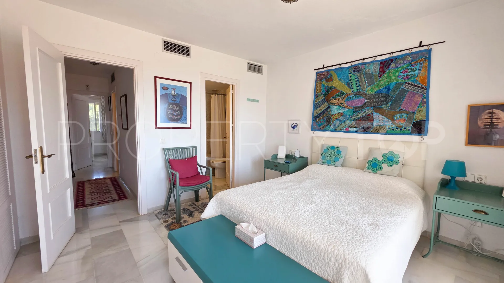 Town house for sale in La Duquesa