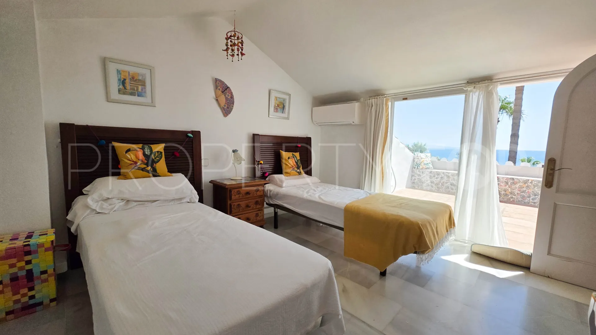 Town house for sale in La Duquesa
