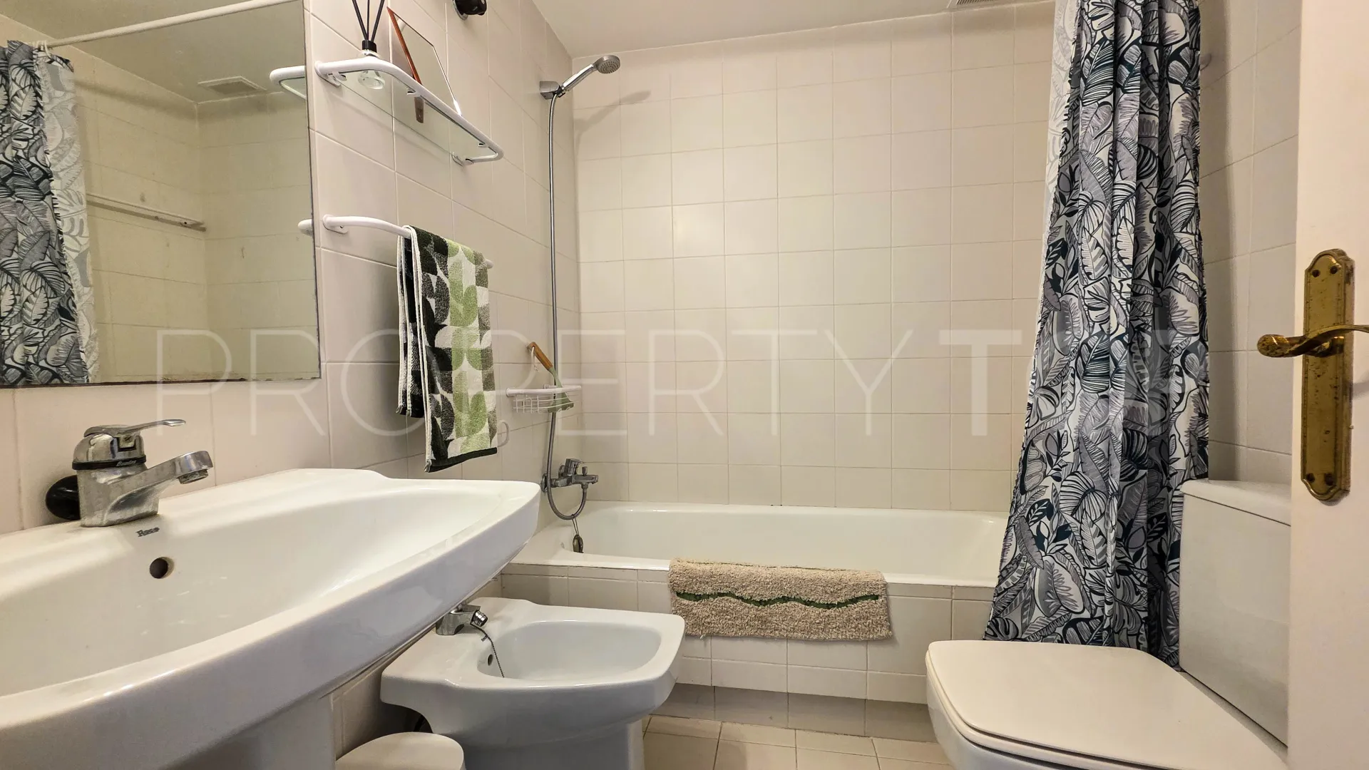 Town house for sale in La Duquesa