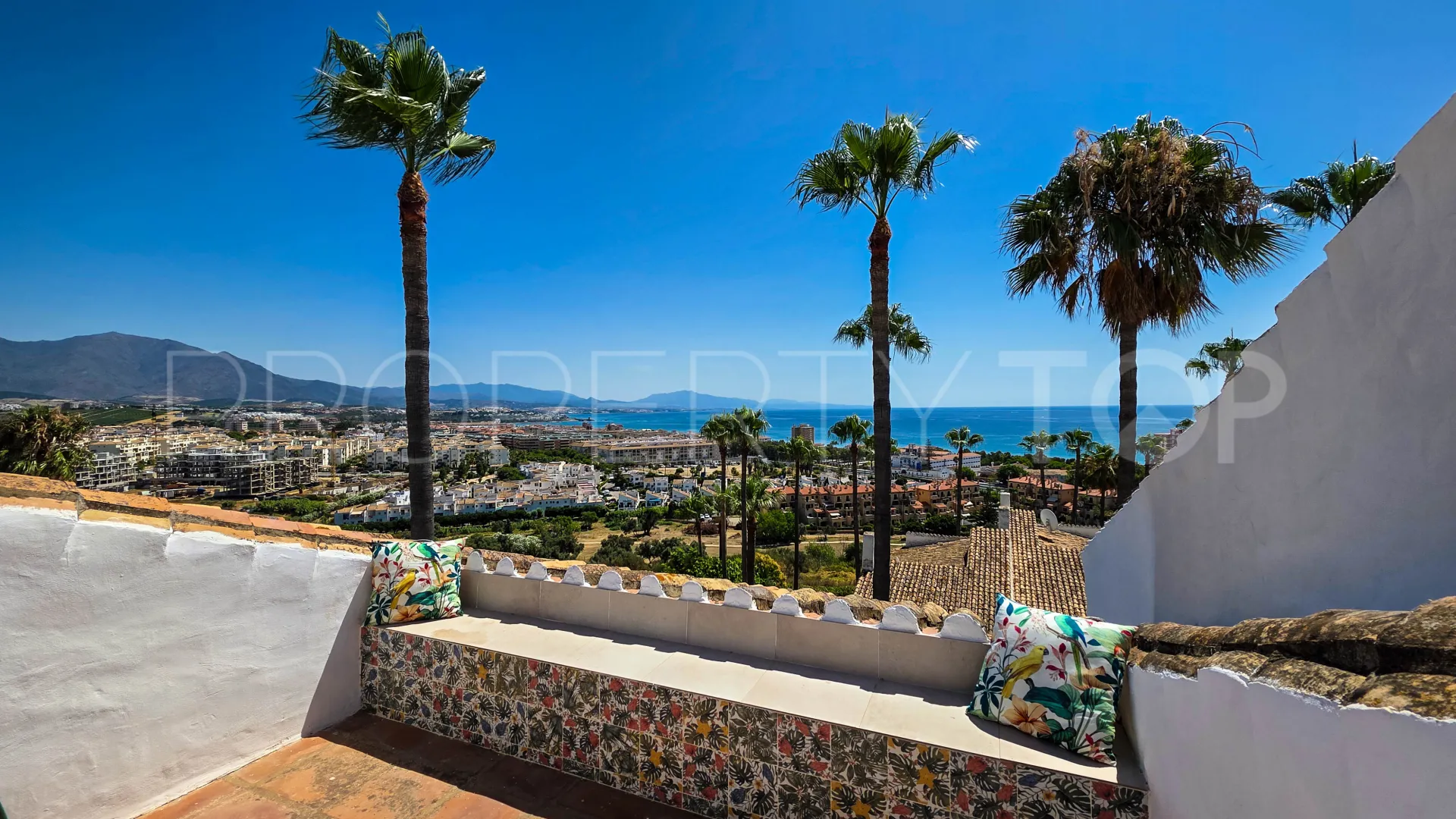 Town house for sale in La Duquesa