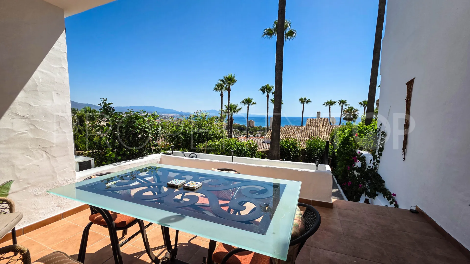 Town house for sale in La Duquesa