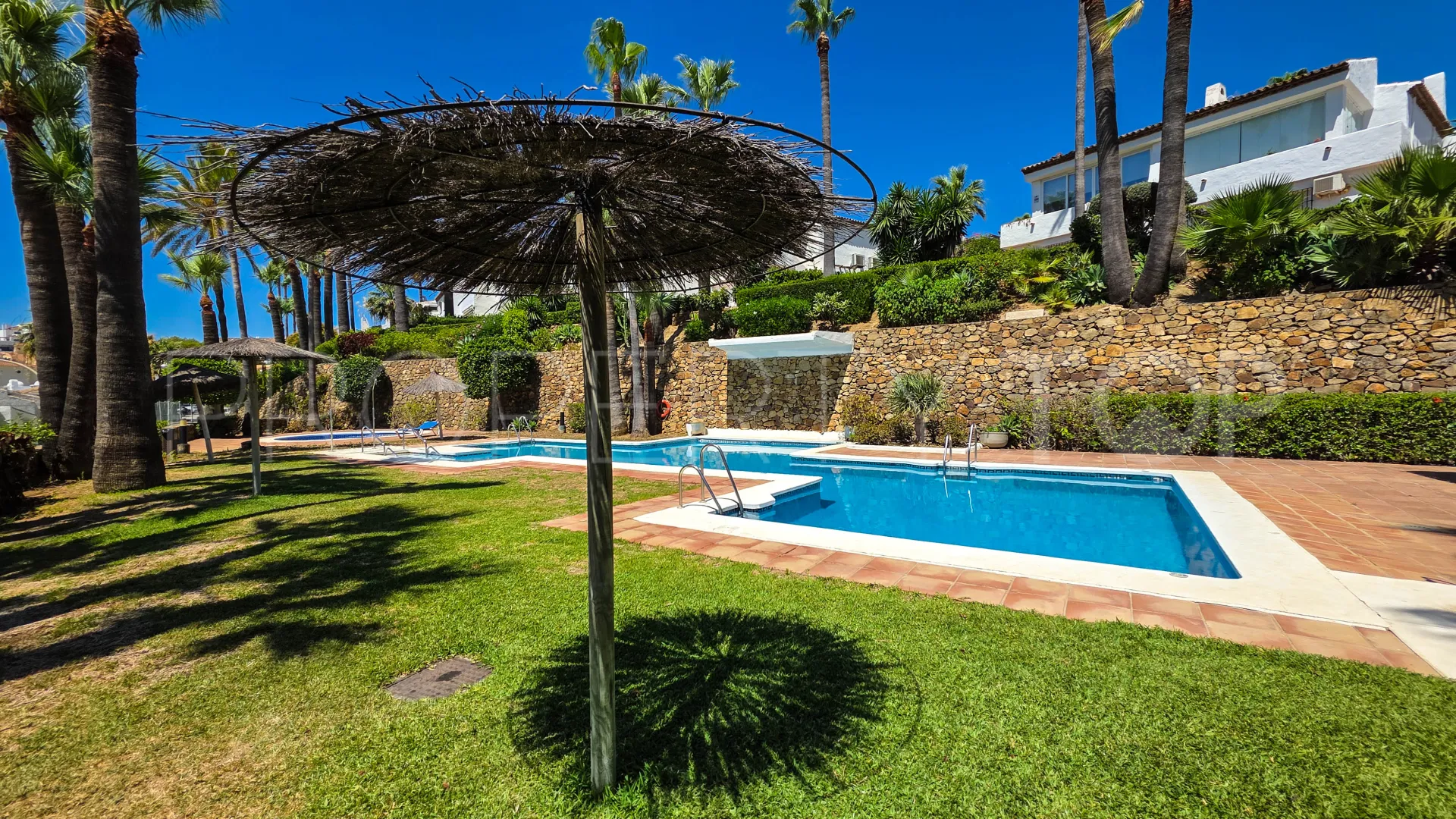 Town house for sale in La Duquesa