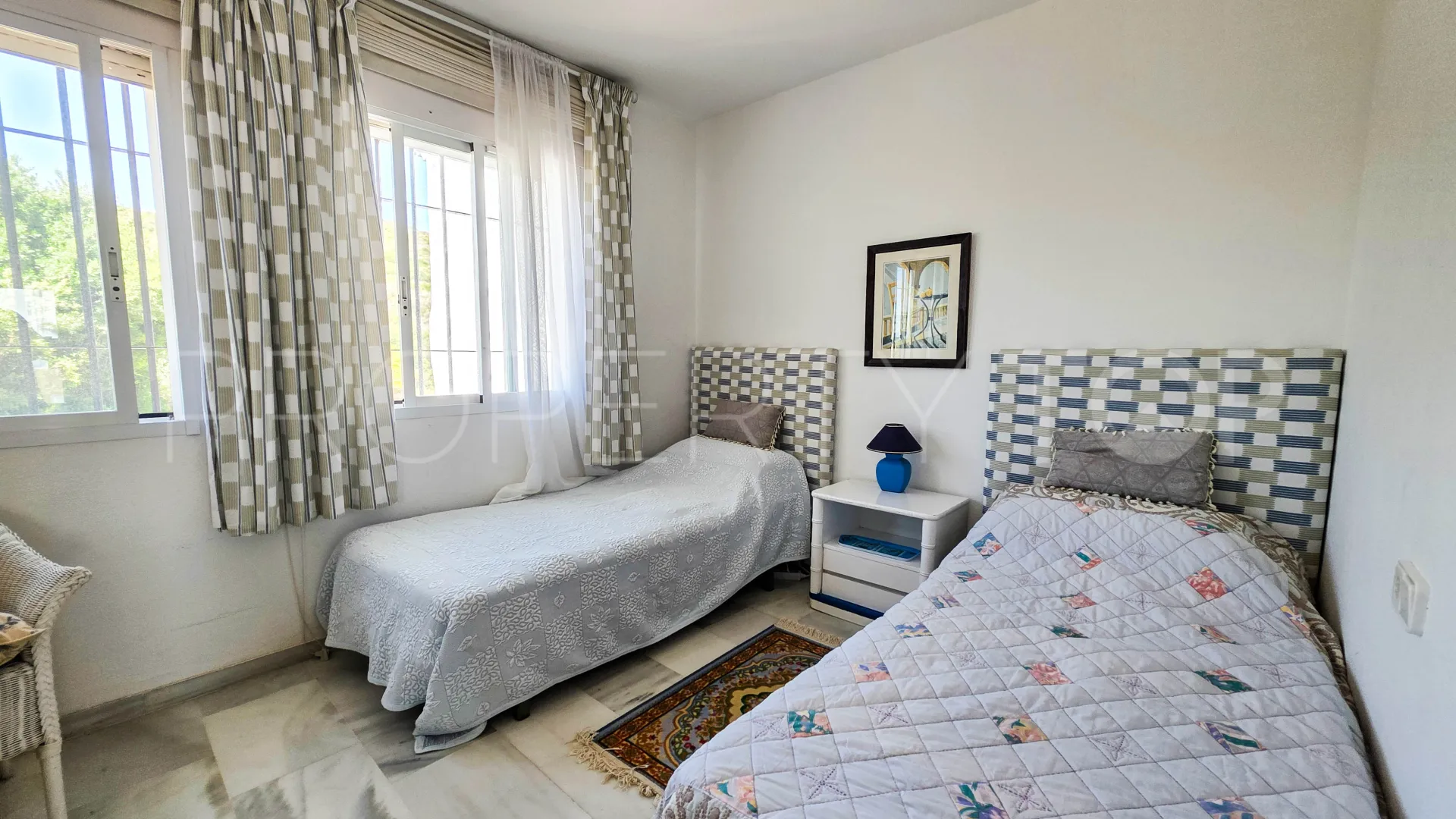 Town house for sale in La Duquesa