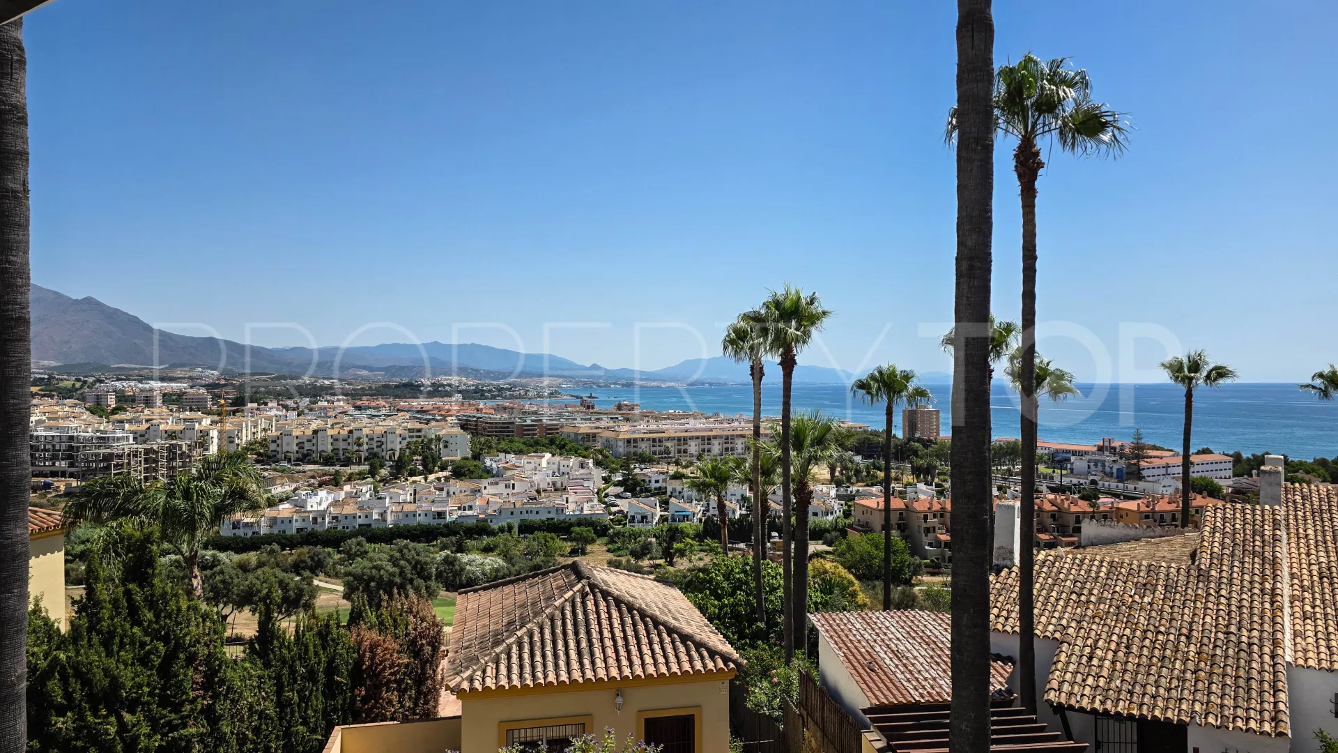 Town house for sale in La Duquesa