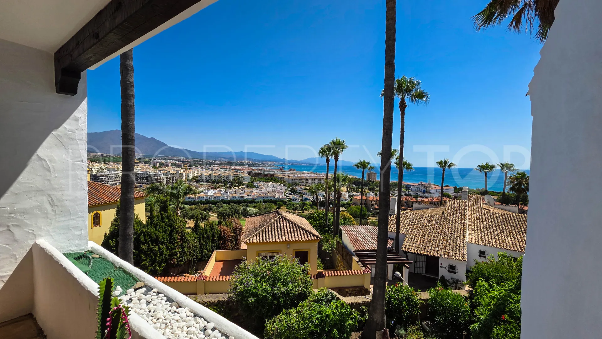 Town house for sale in La Duquesa