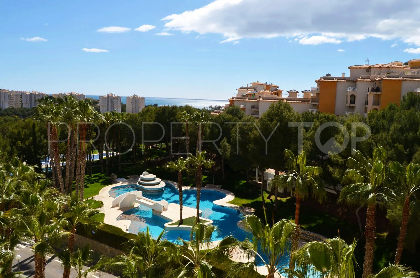 Apartamento con 2 dormitorios en venta en Orihuela Costa