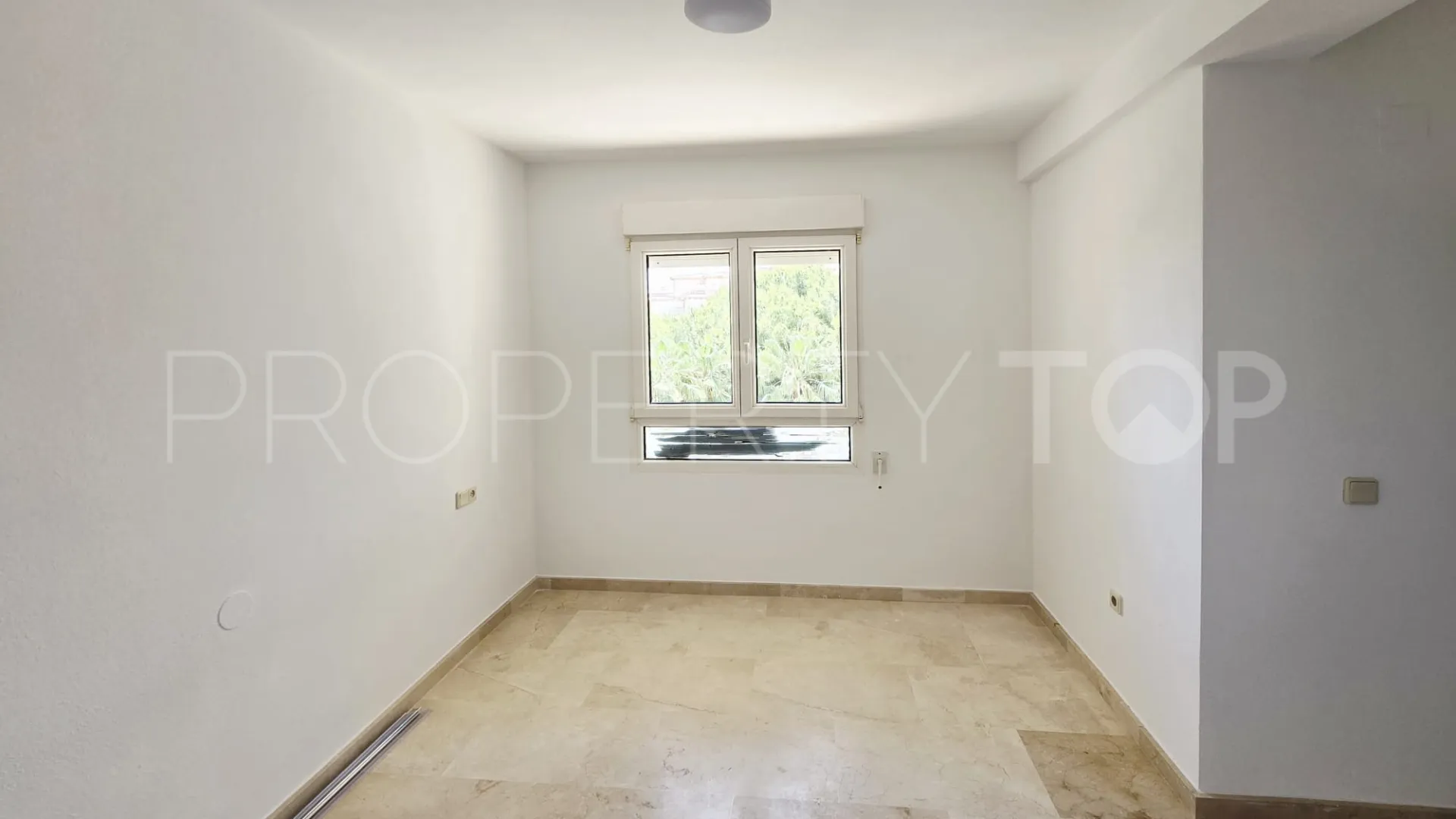Apartamento con 2 dormitorios en venta en Orihuela Costa