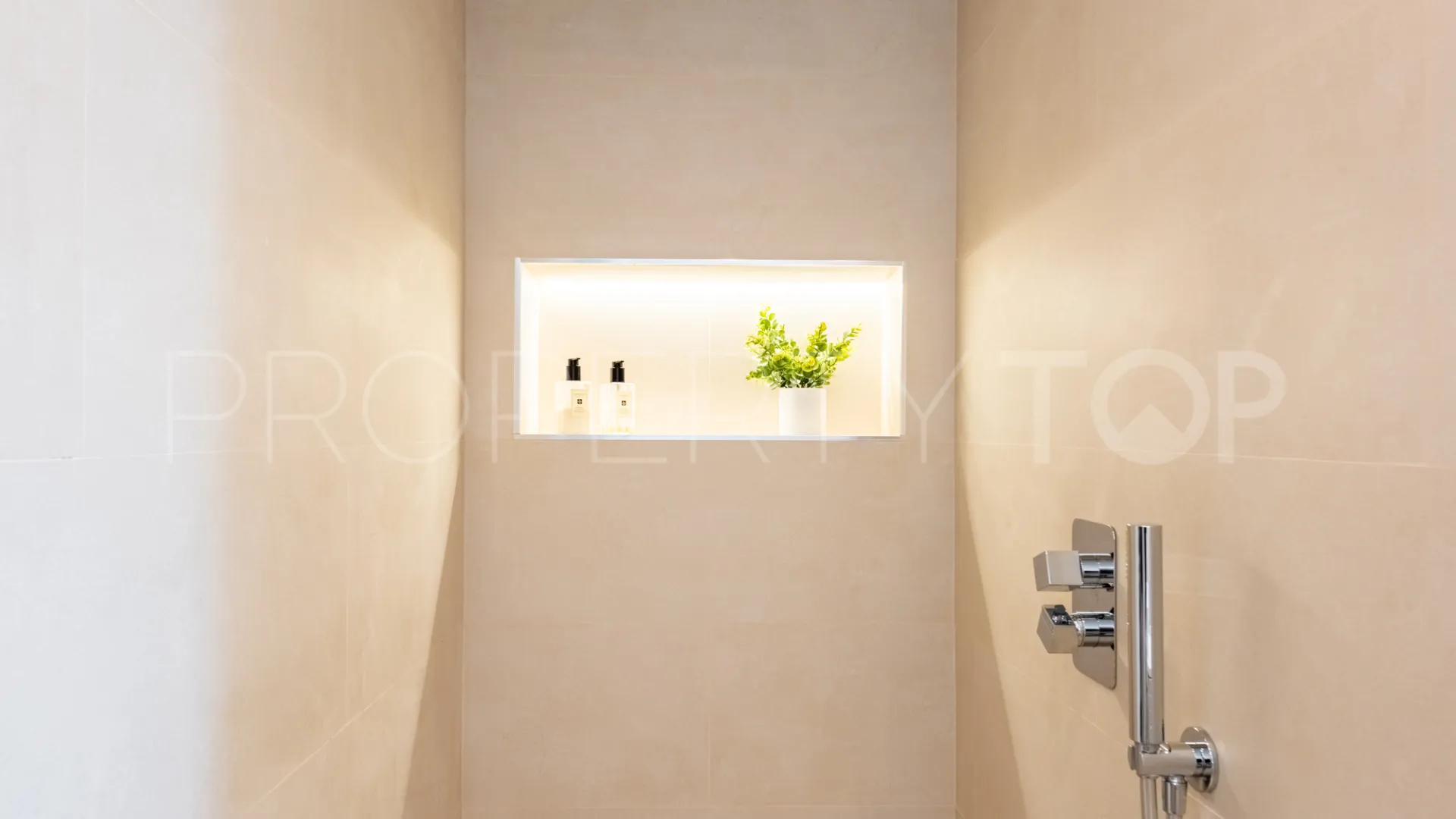 Los Dragos, atico duplex en venta de 3 dormitorios