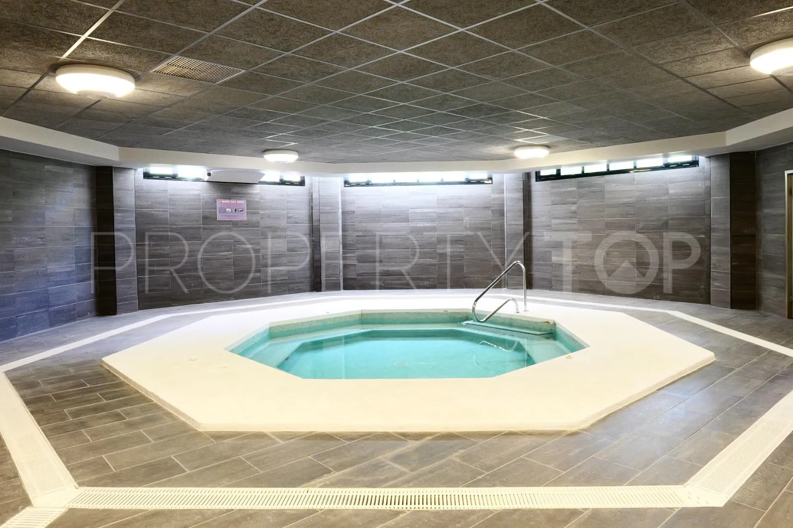 3 bedrooms apartment for sale in Marbella - Puerto Banus