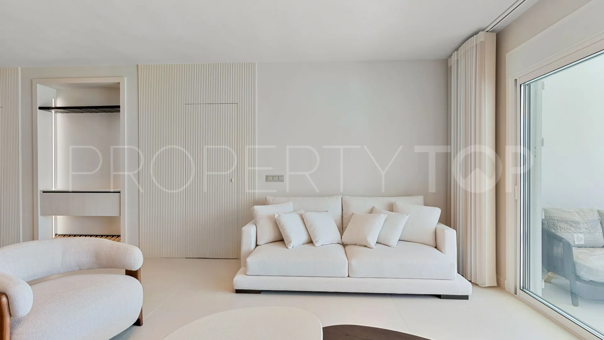 For sale 3 bedrooms ground floor apartment in Malambo